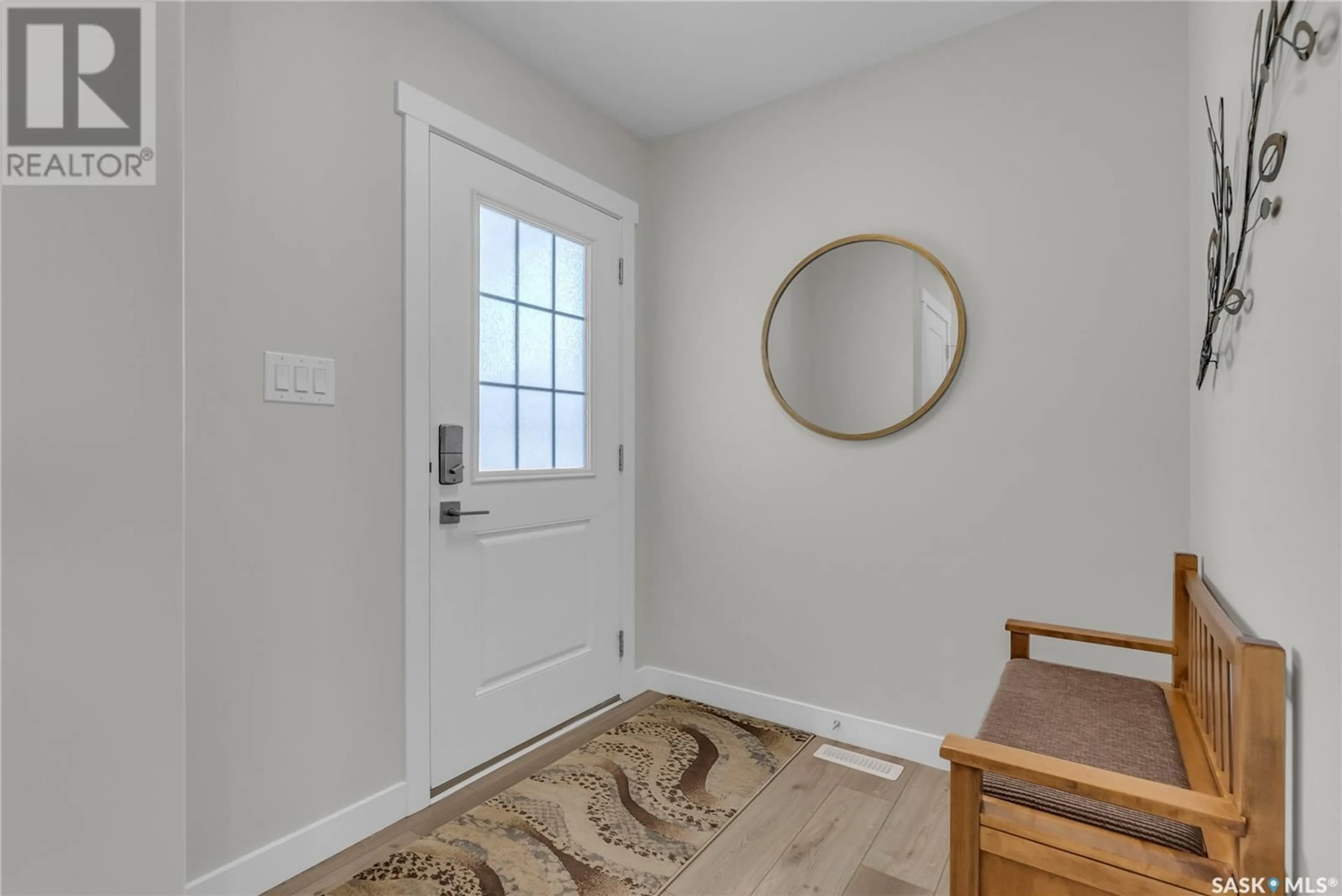 Indoor entryway for 547 SCHMEISER AVENUE, Saskatoon Saskatchewan S7V1N6