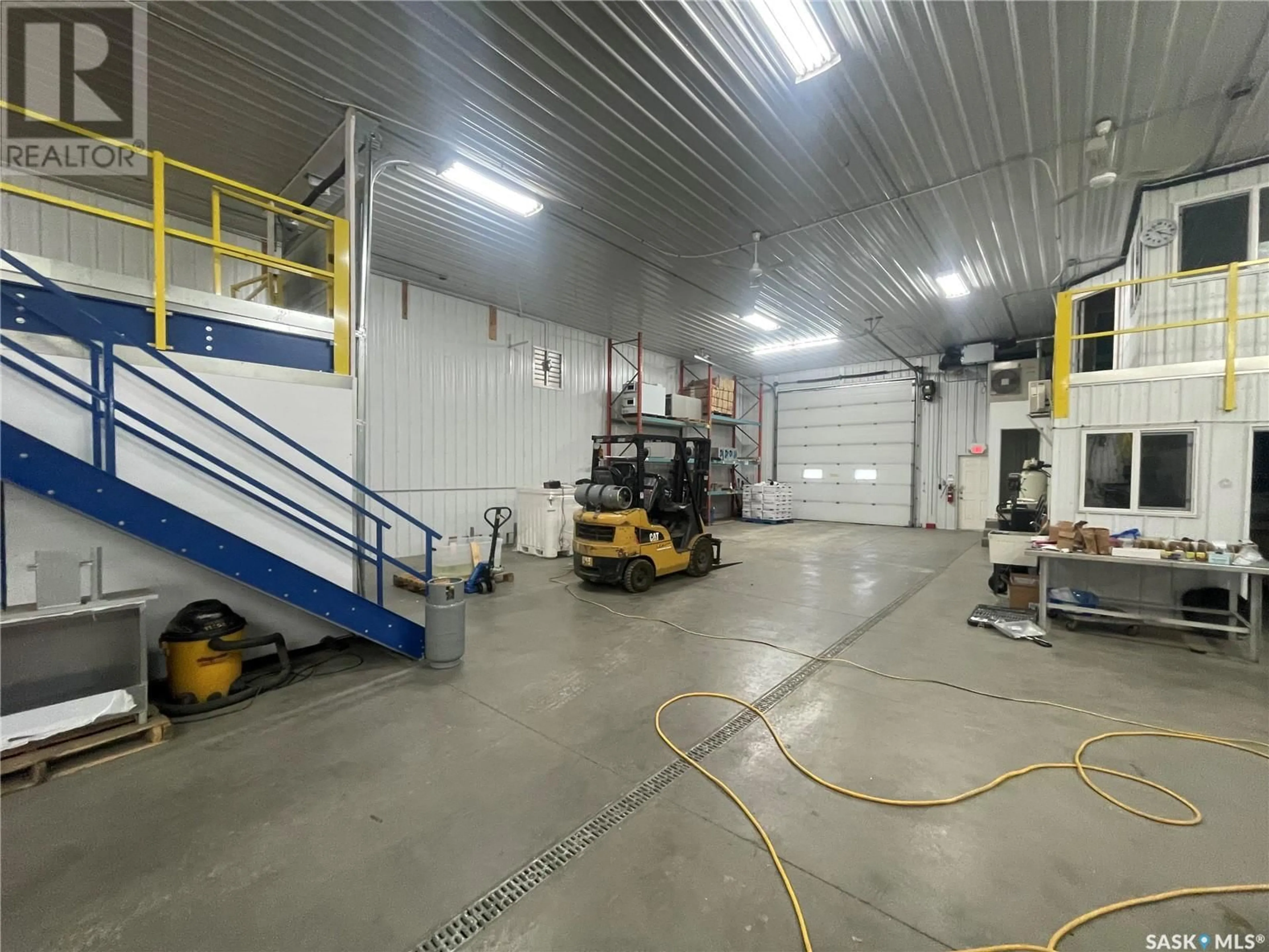 Indoor garage for Large Shop - LOMOND ACREAGE YARD SITE, Lomond Rm No. 37 Saskatchewan S4H2K1