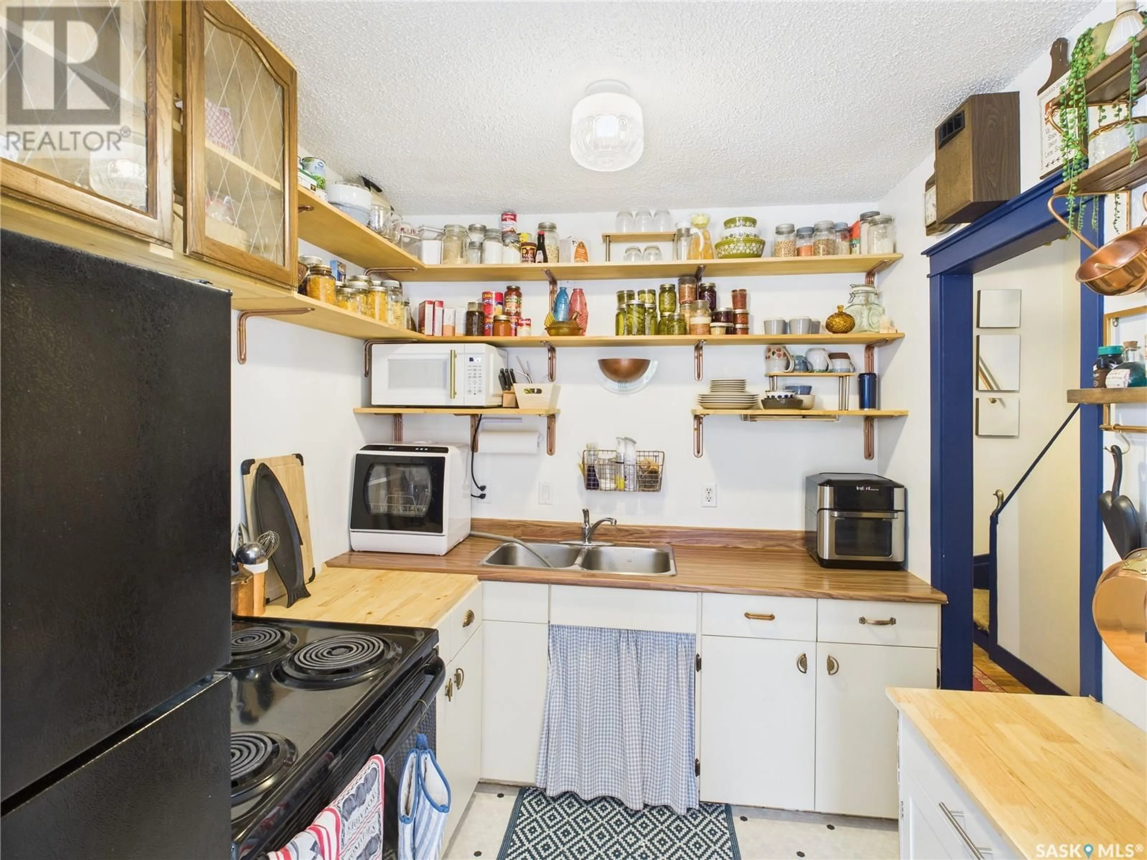 Standard kitchen, unknown for 523 20TH STREET, Prince Albert Saskatchewan S6V1L4