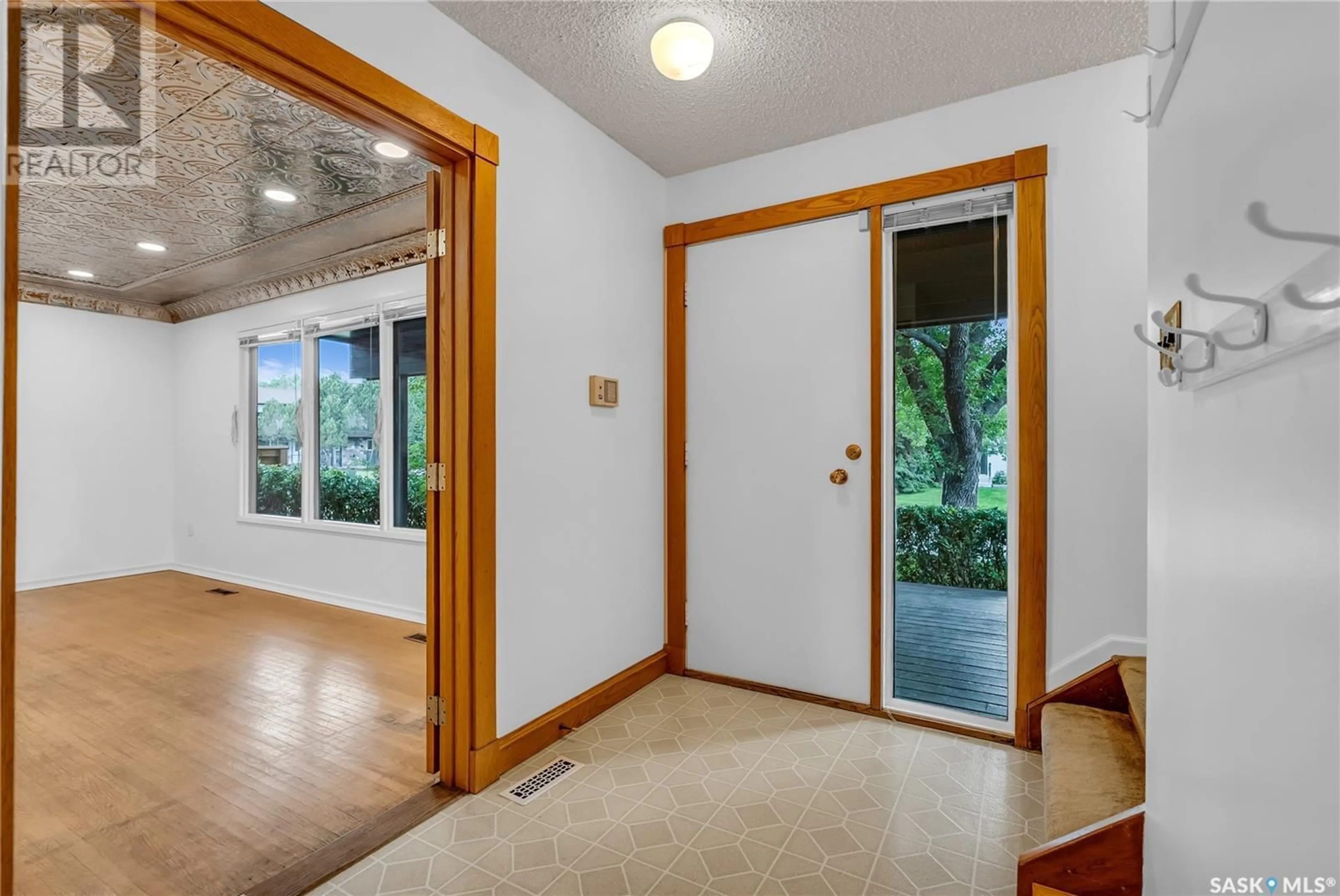 Indoor entryway for 51 DEBORAH CRESCENT, Saskatoon Saskatchewan S7J2W9