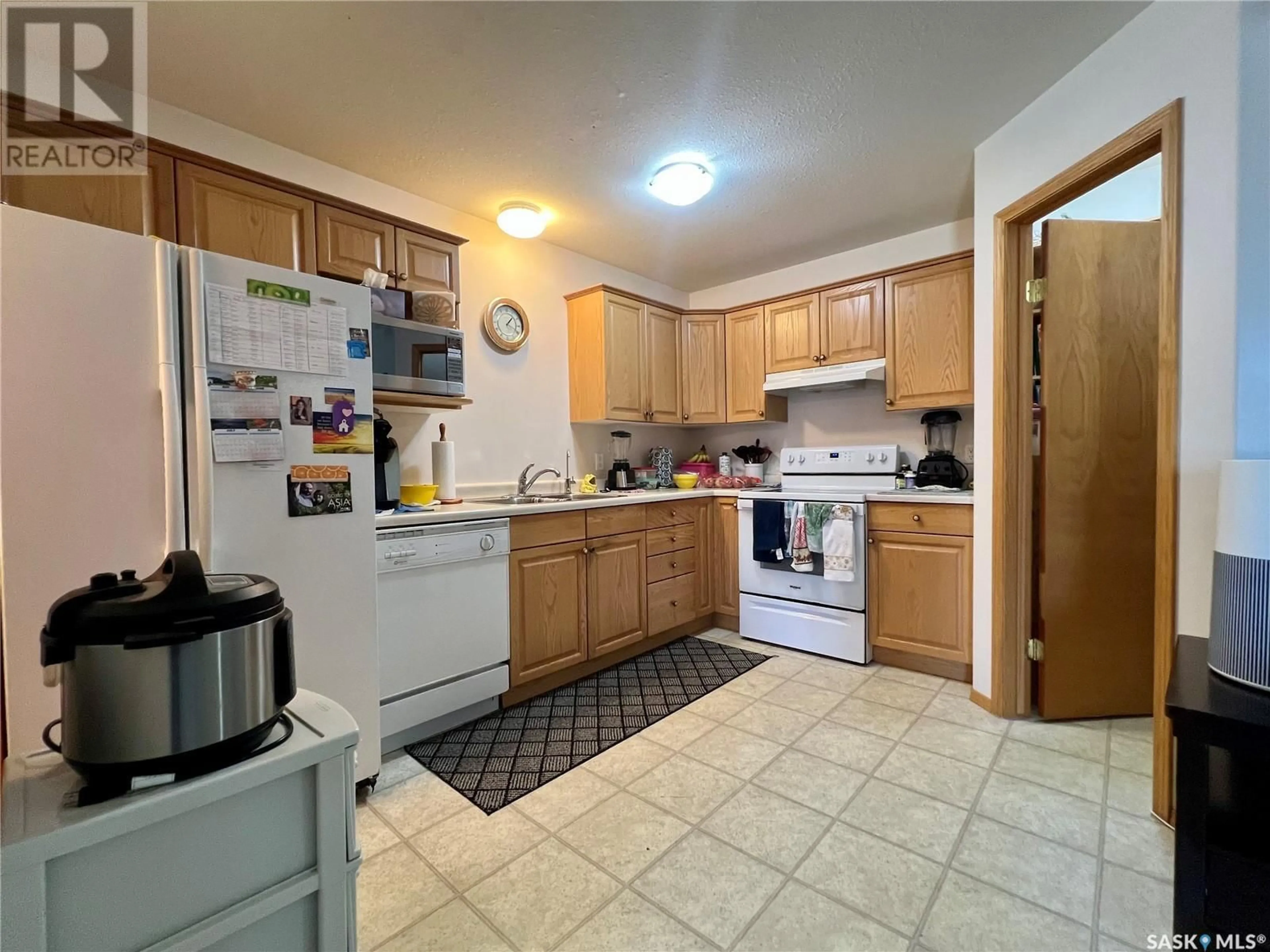 Standard kitchen, unknown for 506 - 2 CENTENNIAL BOULEVARD, Warman Saskatchewan S0K4S0