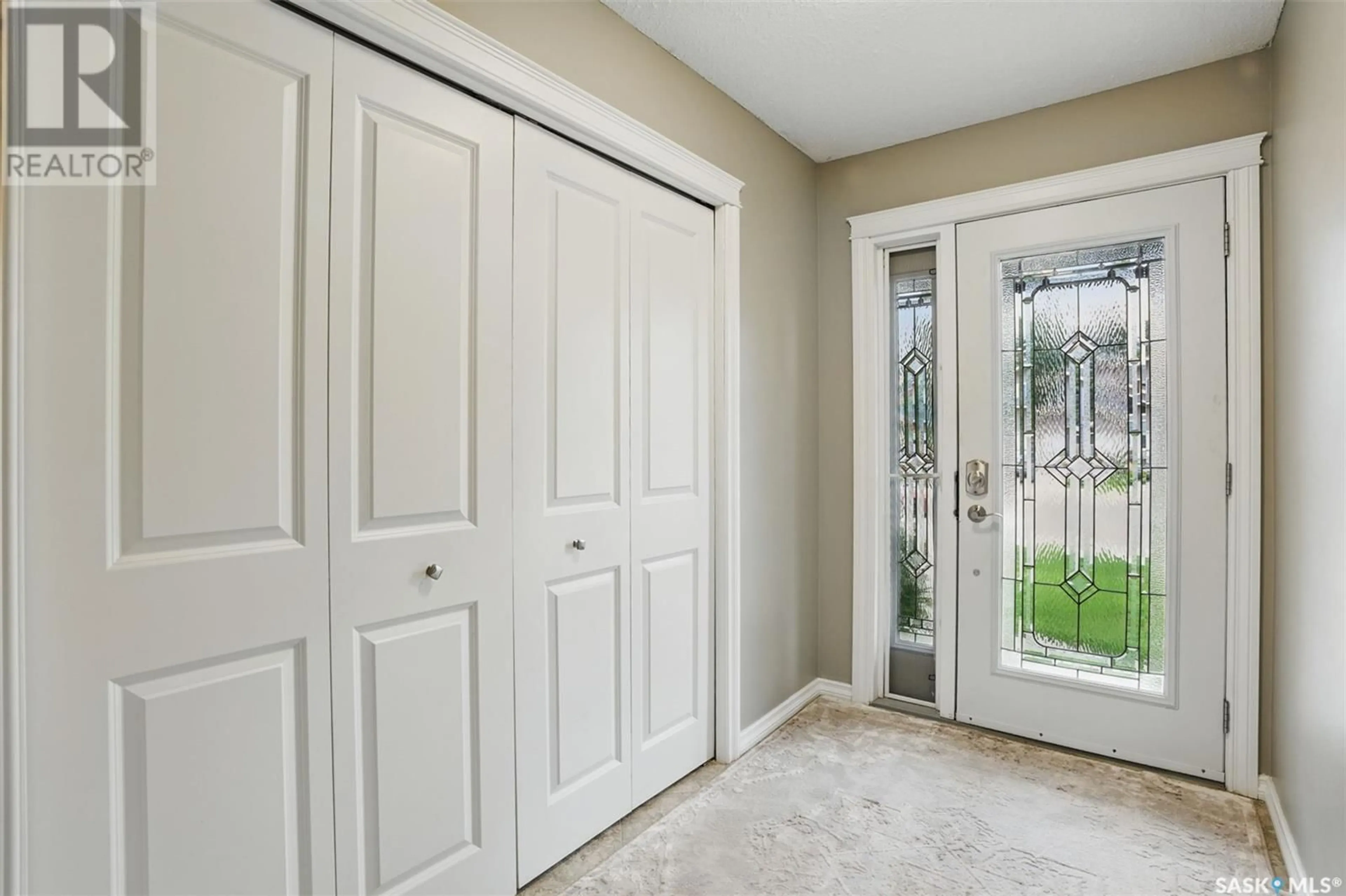 Indoor entryway for 330 NOKOMIS PLACE, Saskatoon Saskatchewan S7K5E2