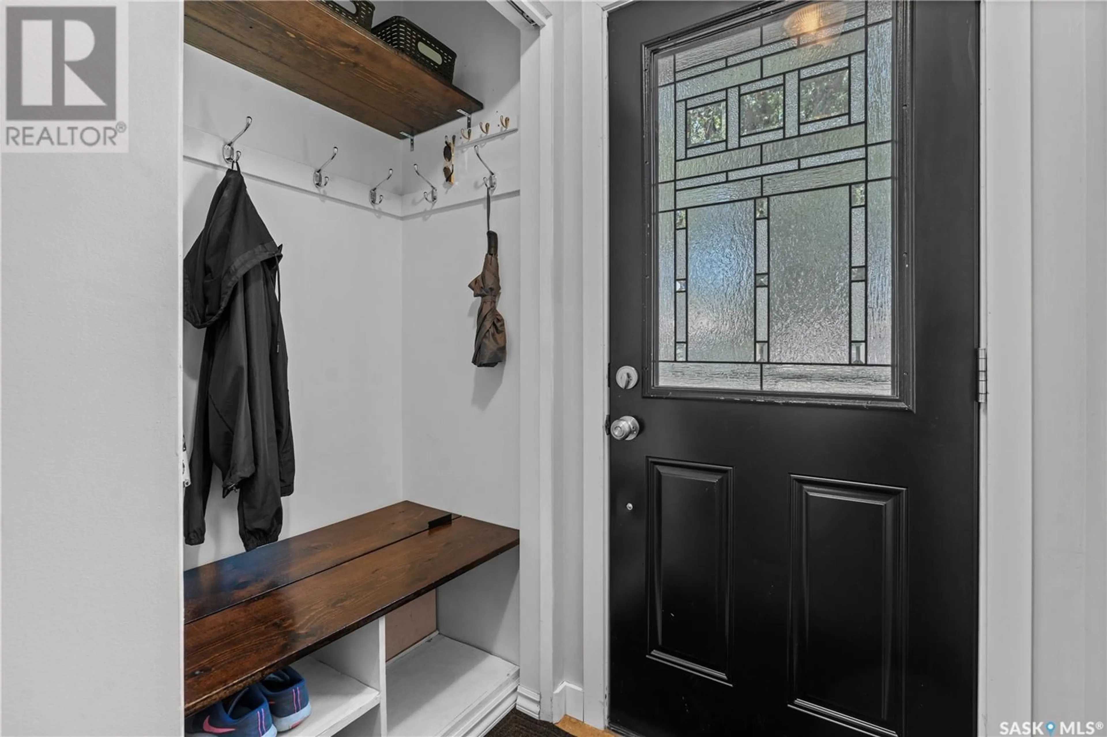 Indoor entryway for 18 BRUTON PLACE, Regina Saskatchewan S4X1P7