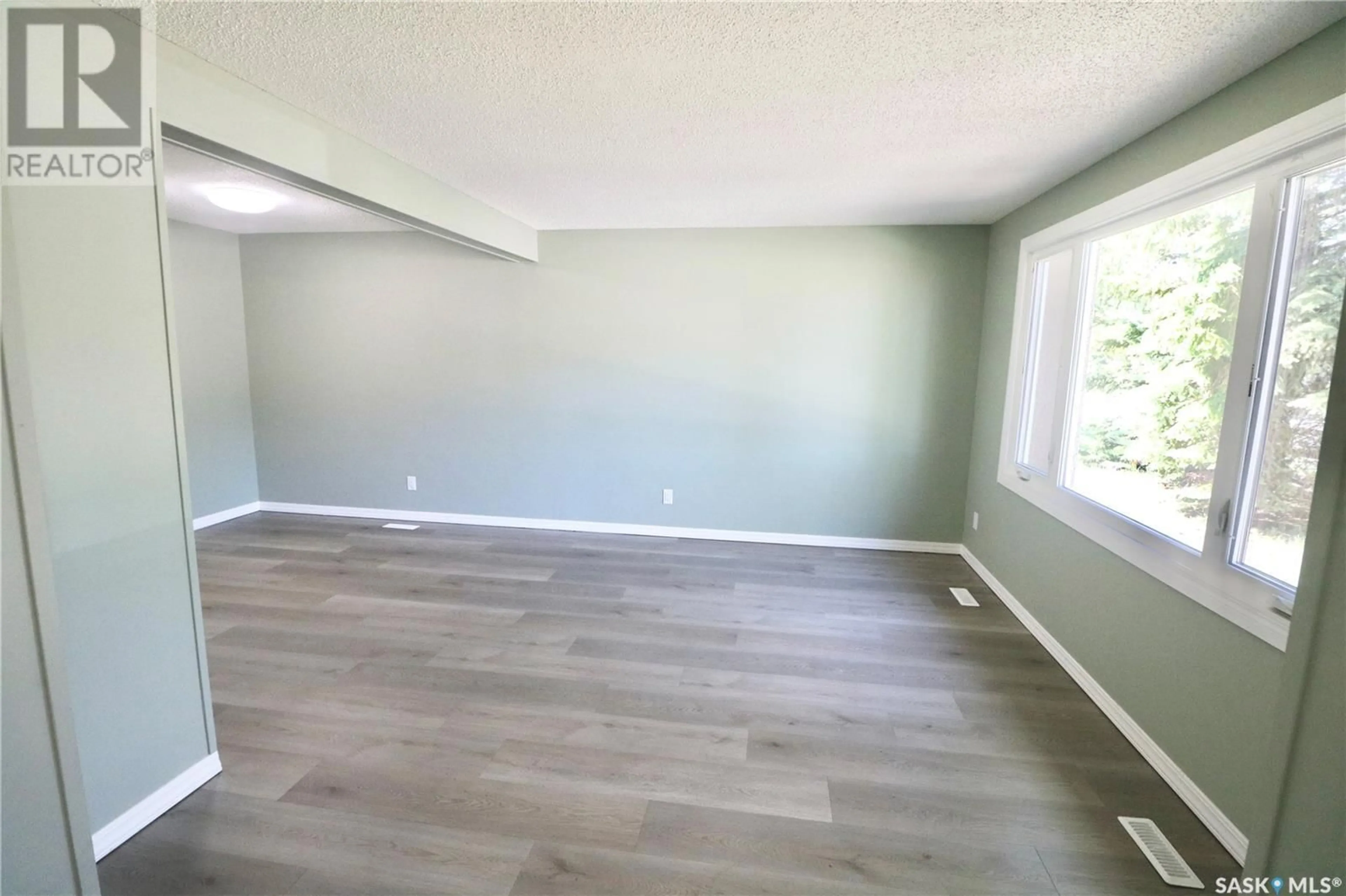 A pic of a room for 2803 7TH AVENUE, Regina Saskatchewan S4N5N2