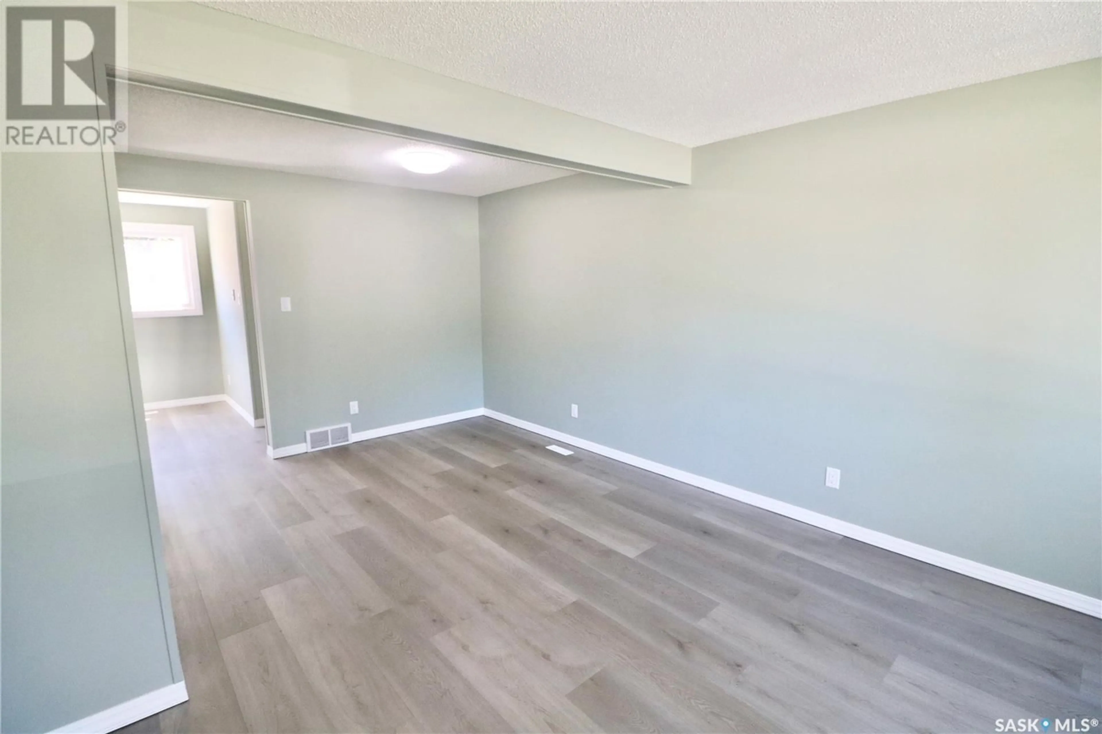 A pic of a room for 2803 7TH AVENUE, Regina Saskatchewan S4N5N2