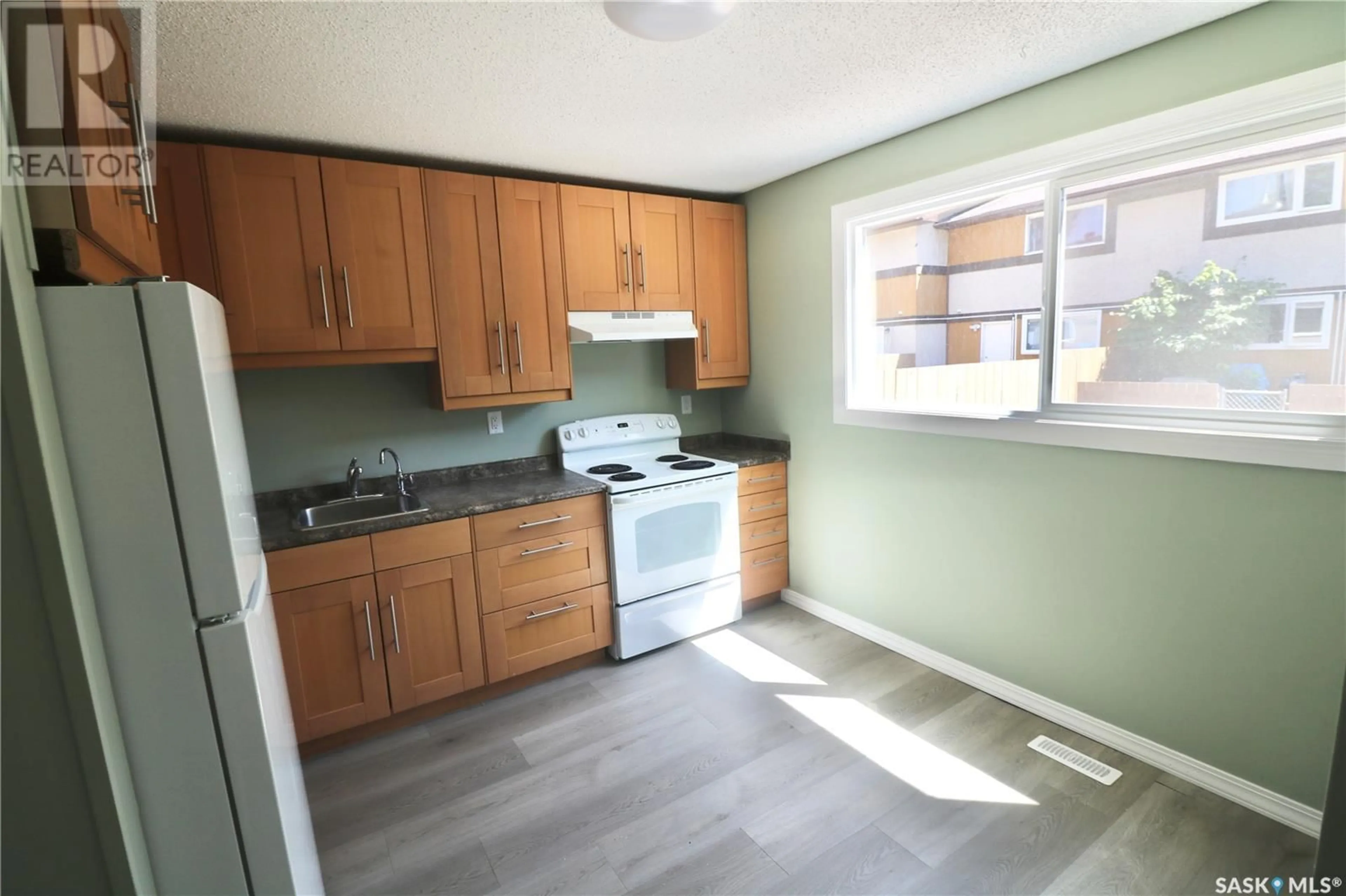 Standard kitchen, unknown for 2803 7TH AVENUE, Regina Saskatchewan S4N5N2