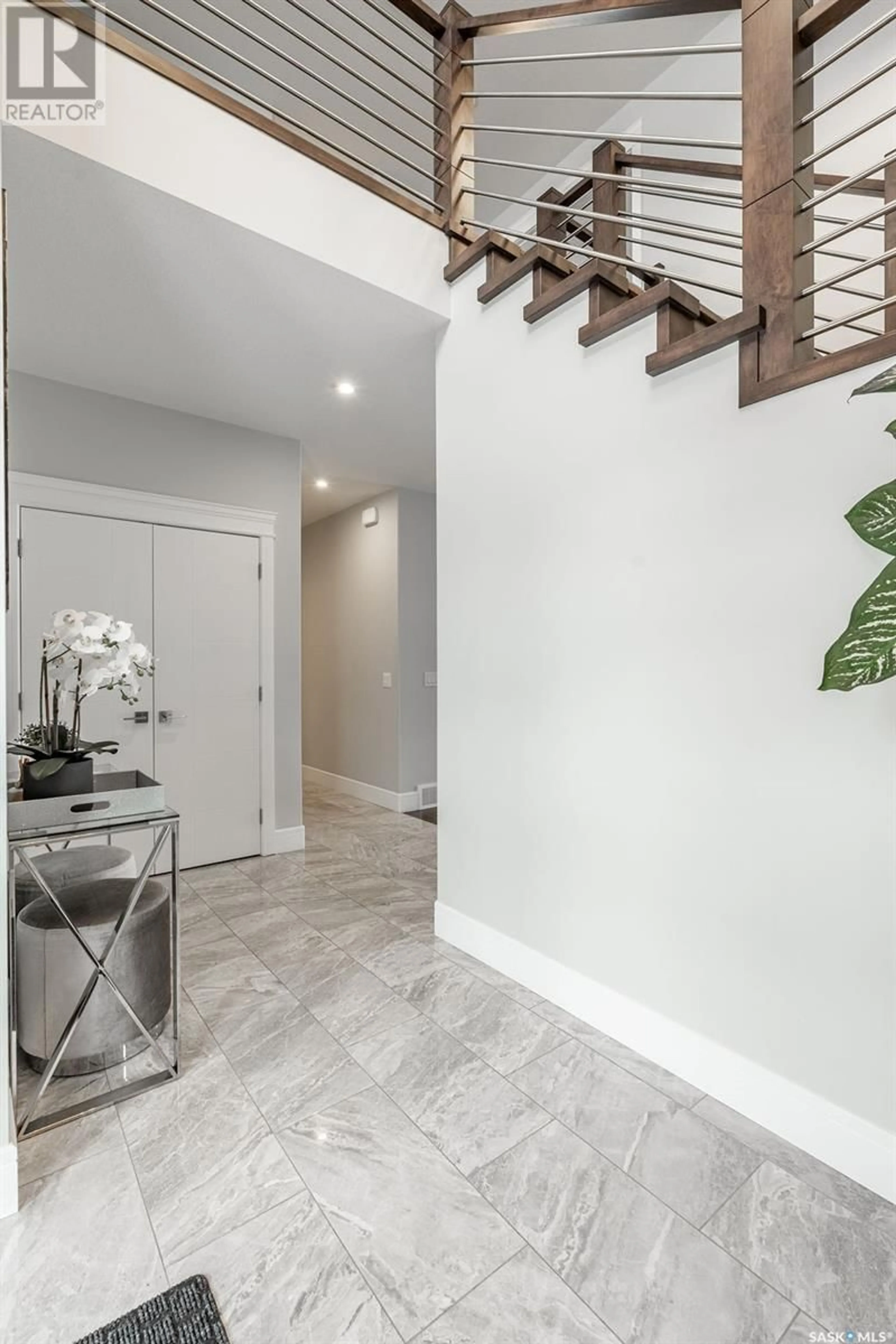 Indoor entryway for 515 KENASCHUK WAY, Saskatoon Saskatchewan S7W0C2