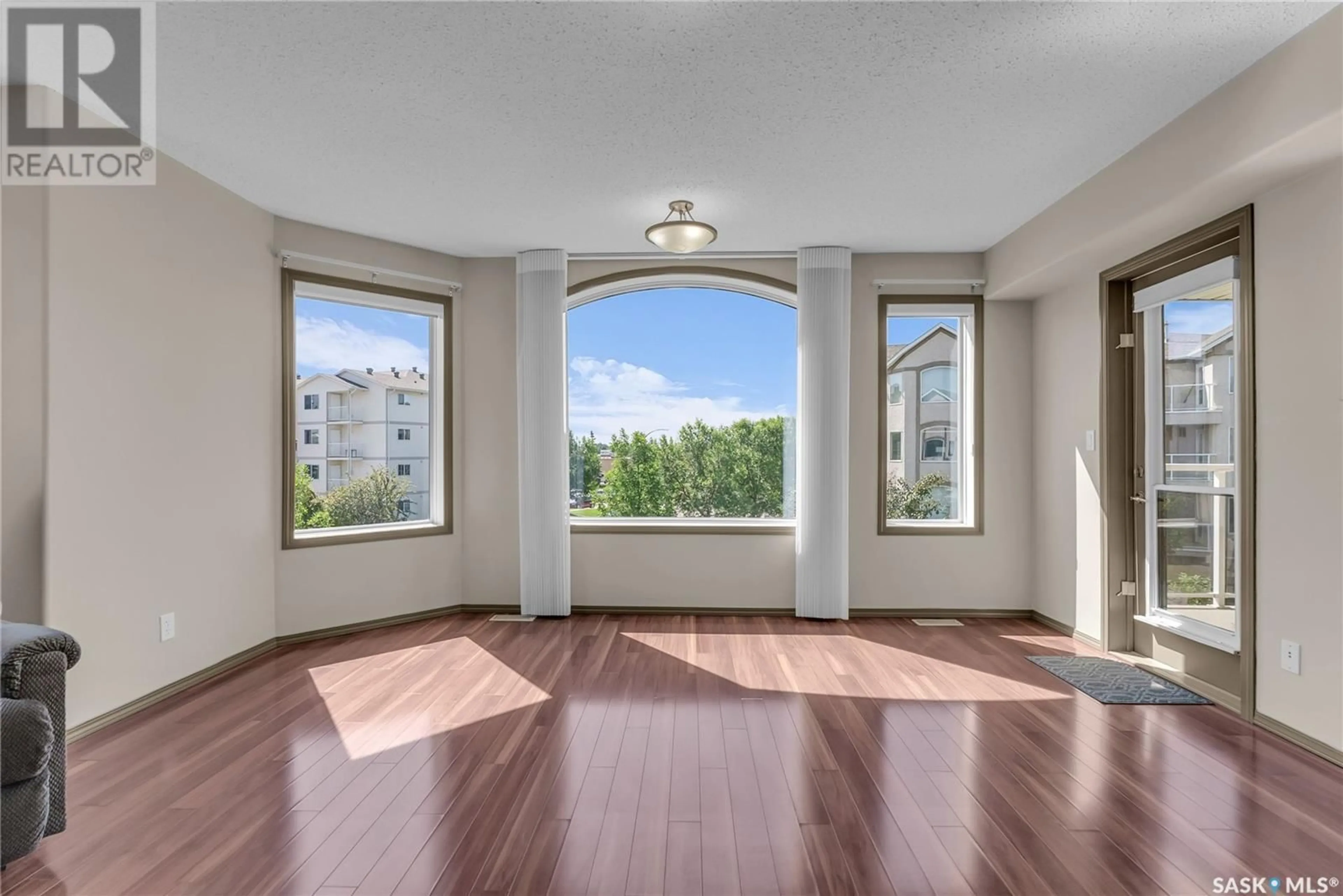 Indoor foyer for 208 314 NELSON ROAD, Saskatoon Saskatchewan S7S1N3