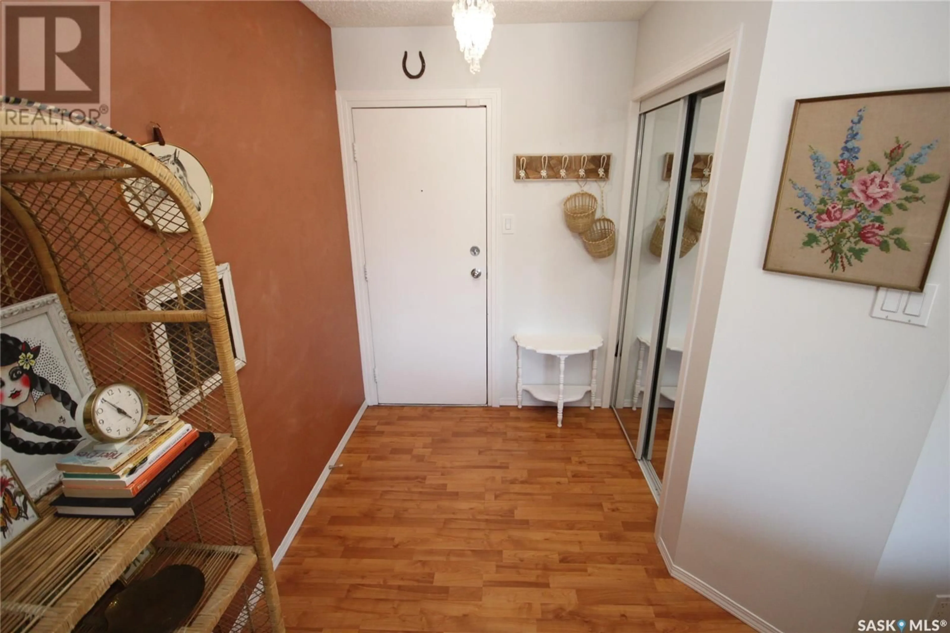 Indoor entryway for 217 - 2315 MCINTYRE STREET, Regina Saskatchewan S4P3Y8