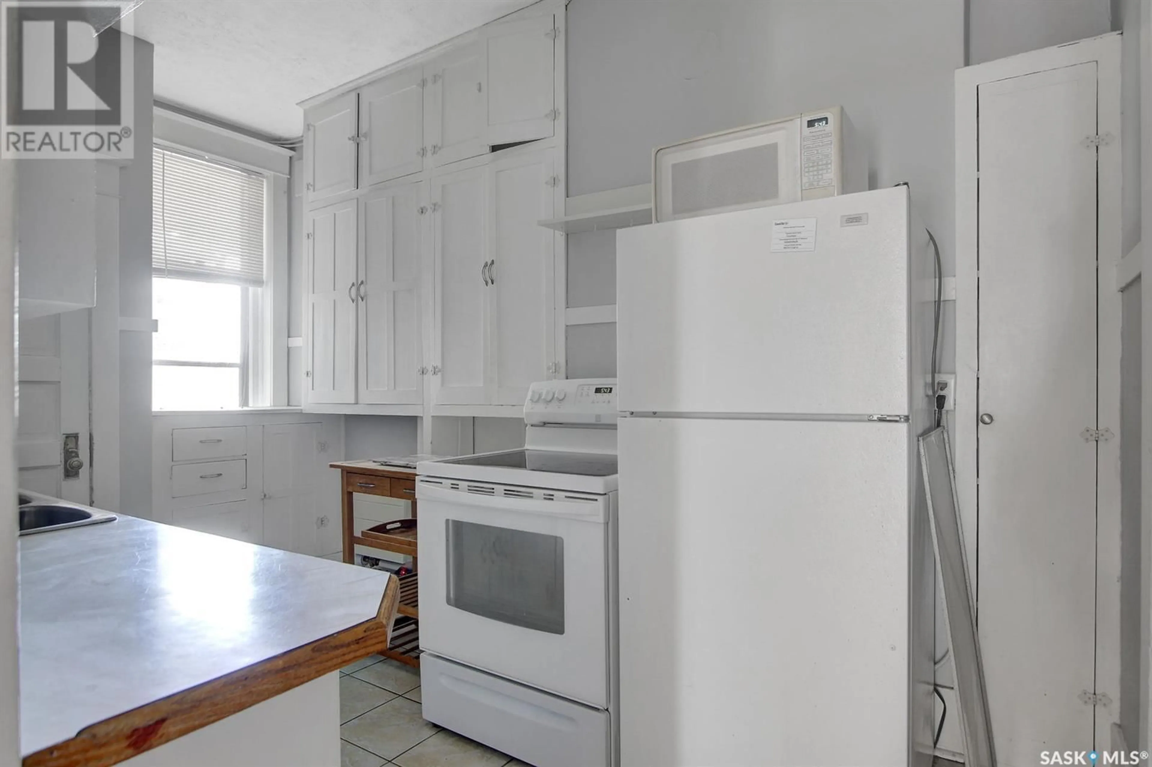 Standard kitchen, unknown for 10 - 2201 14TH AVENUE, Regina Saskatchewan S4P2K9