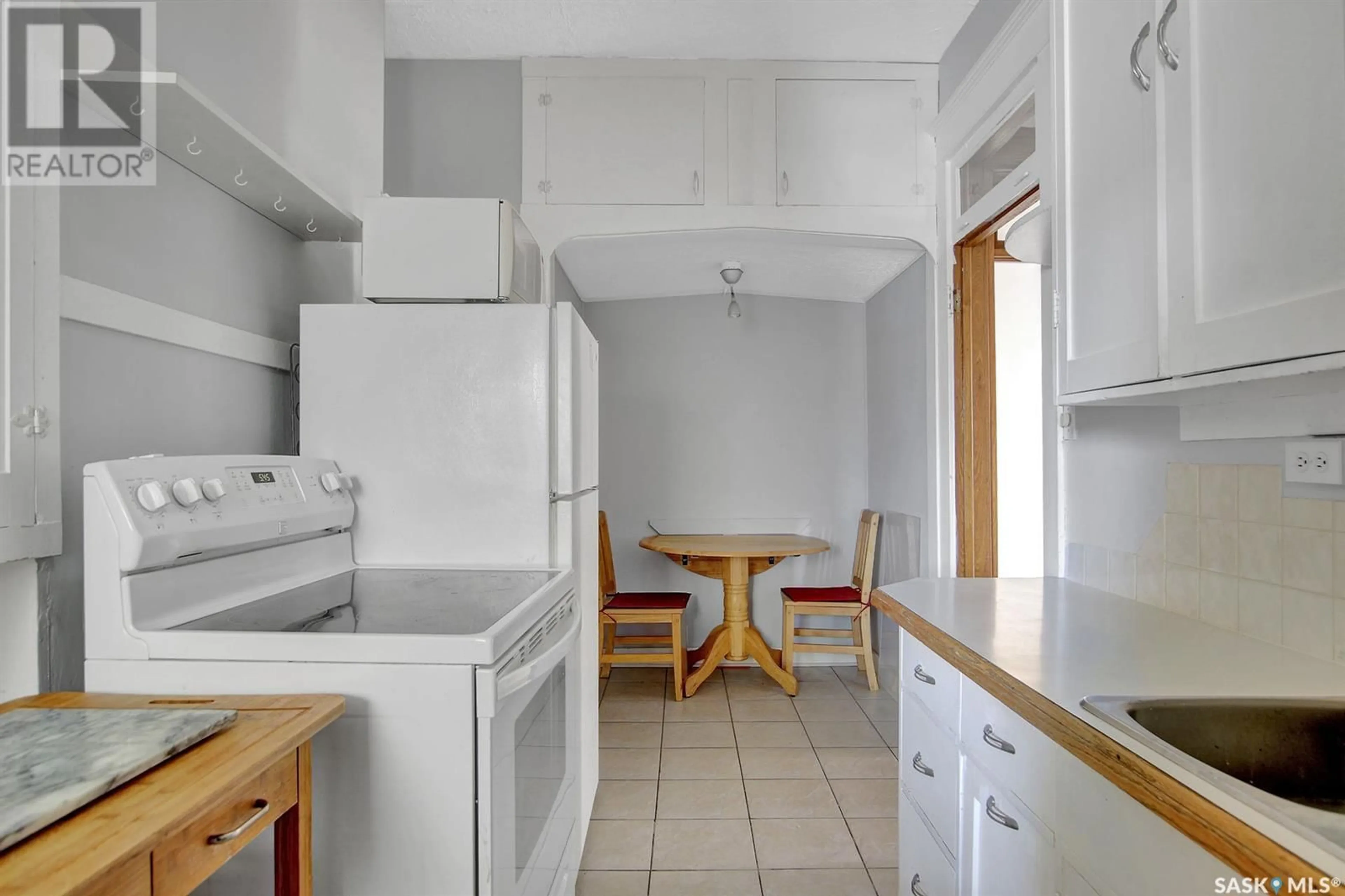 Standard kitchen, unknown for 10 - 2201 14TH AVENUE, Regina Saskatchewan S4P2K9