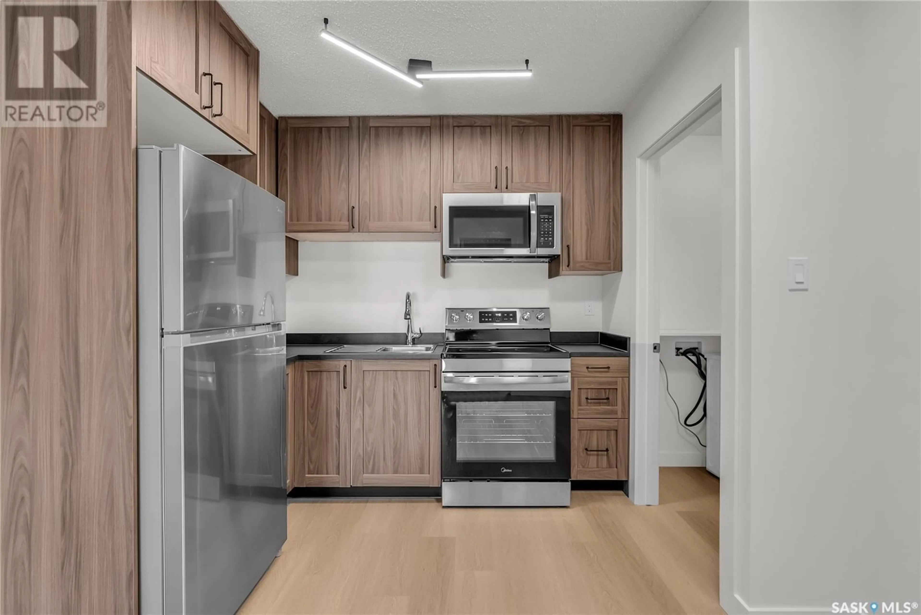 Standard kitchen, unknown for 9 - 3 PEARSON PLACE, Saskatoon Saskatchewan S7L4S7