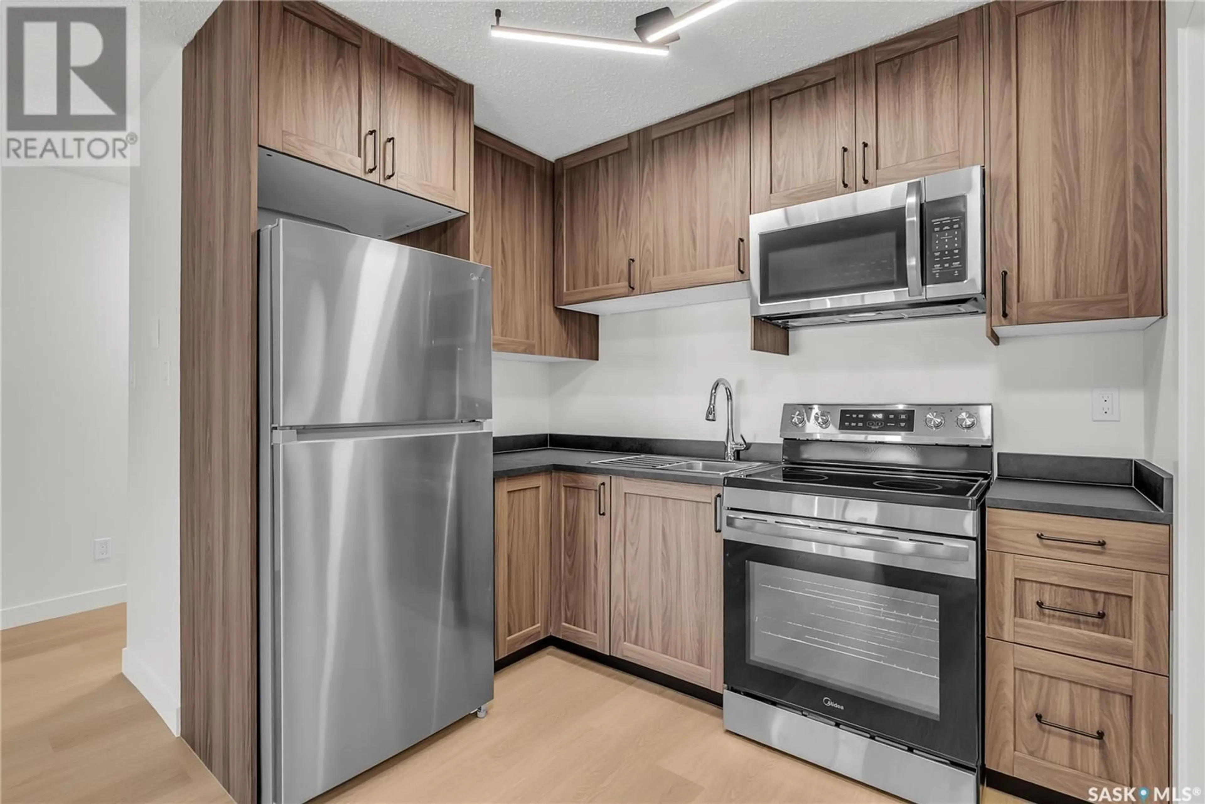 Standard kitchen, unknown for 9 - 3 PEARSON PLACE, Saskatoon Saskatchewan S7L4S7
