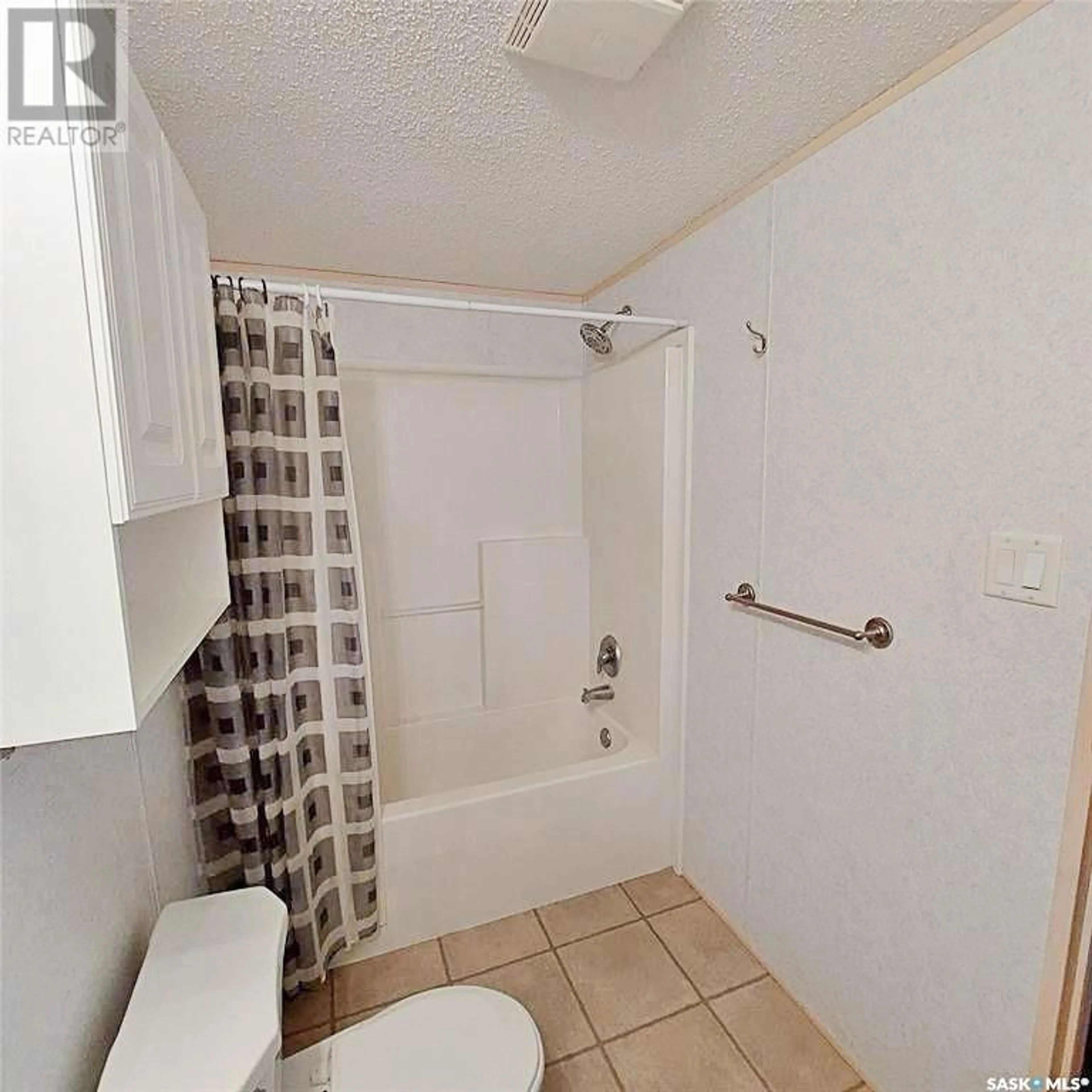 Standard bathroom, unknown for 118 4TH AVENUE, Neilburg Saskatchewan S0M2C0