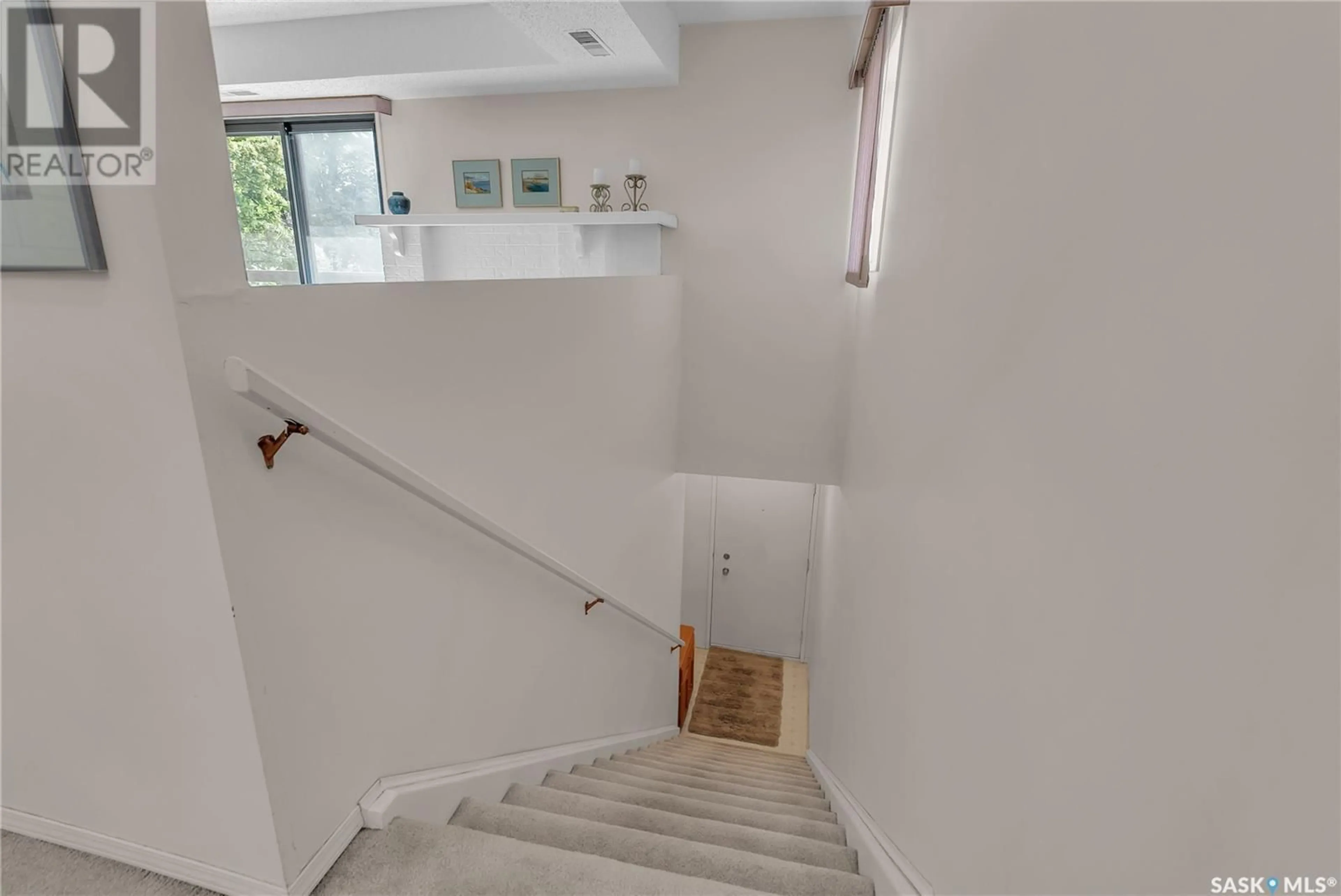 Stairs for 603 - 606 LENORE DRIVE, Saskatoon Saskatchewan S7K6S1