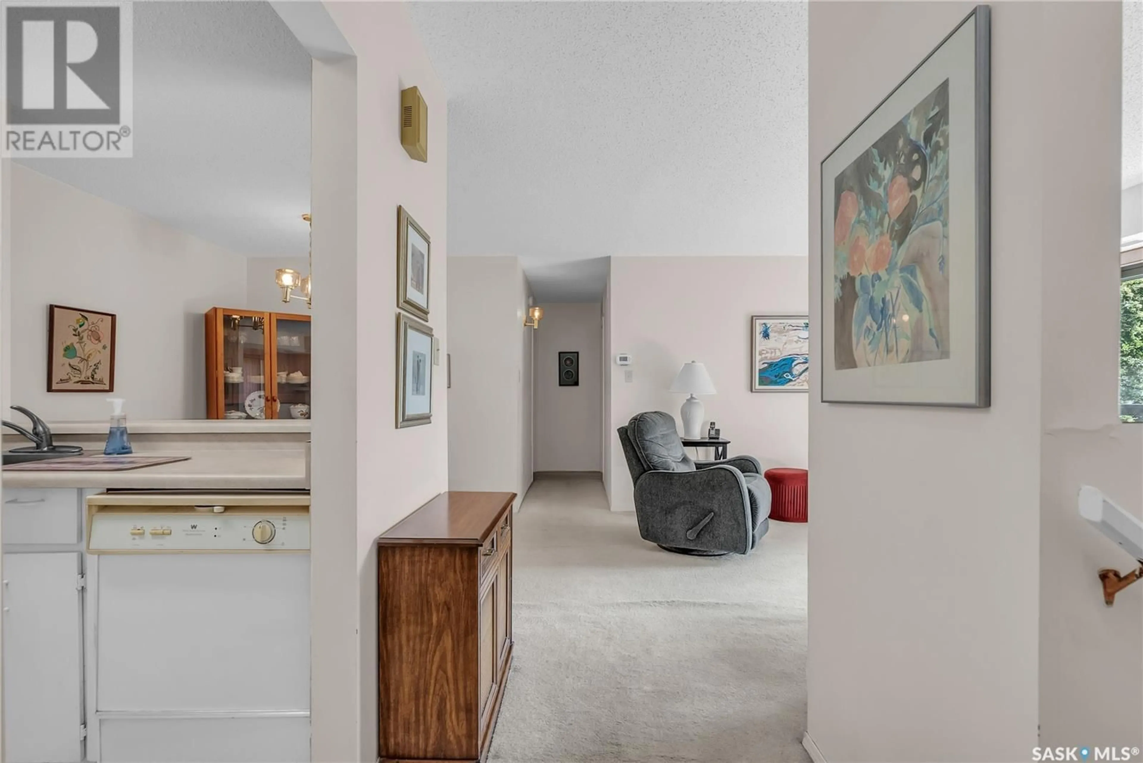 Indoor foyer for 603 - 606 LENORE DRIVE, Saskatoon Saskatchewan S7K6S1