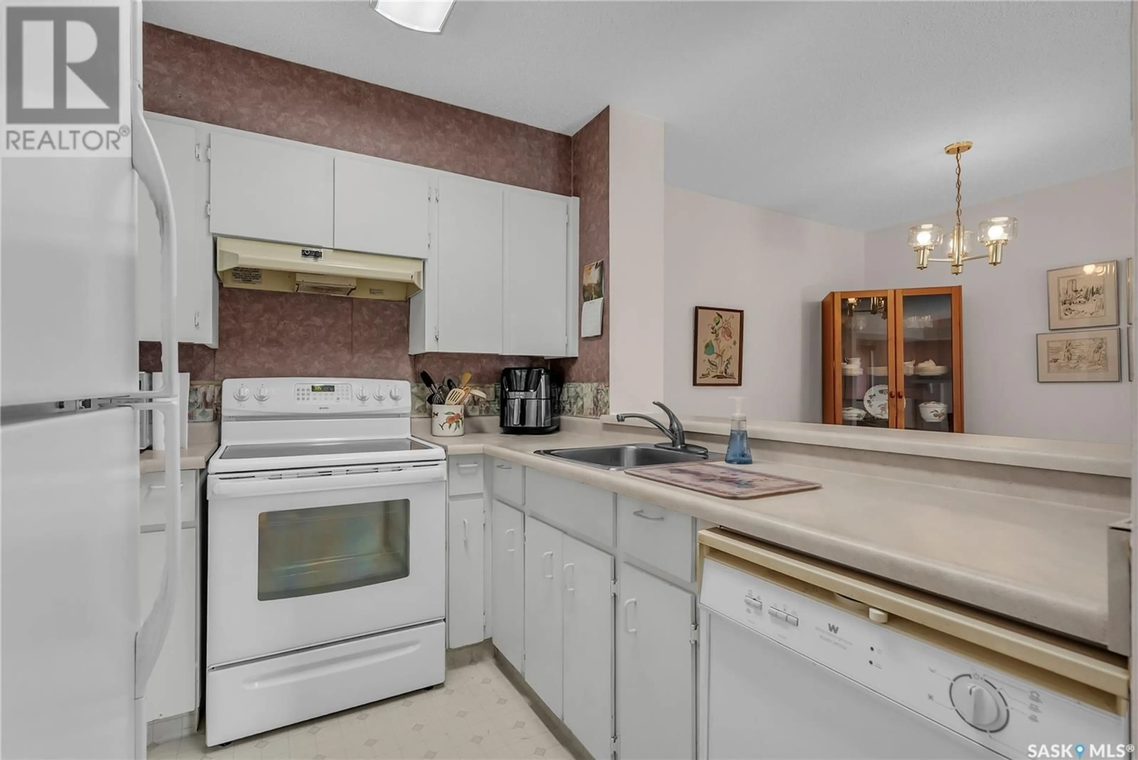 Standard kitchen, ceramic/tile floor for 603 - 606 LENORE DRIVE, Saskatoon Saskatchewan S7K6S1