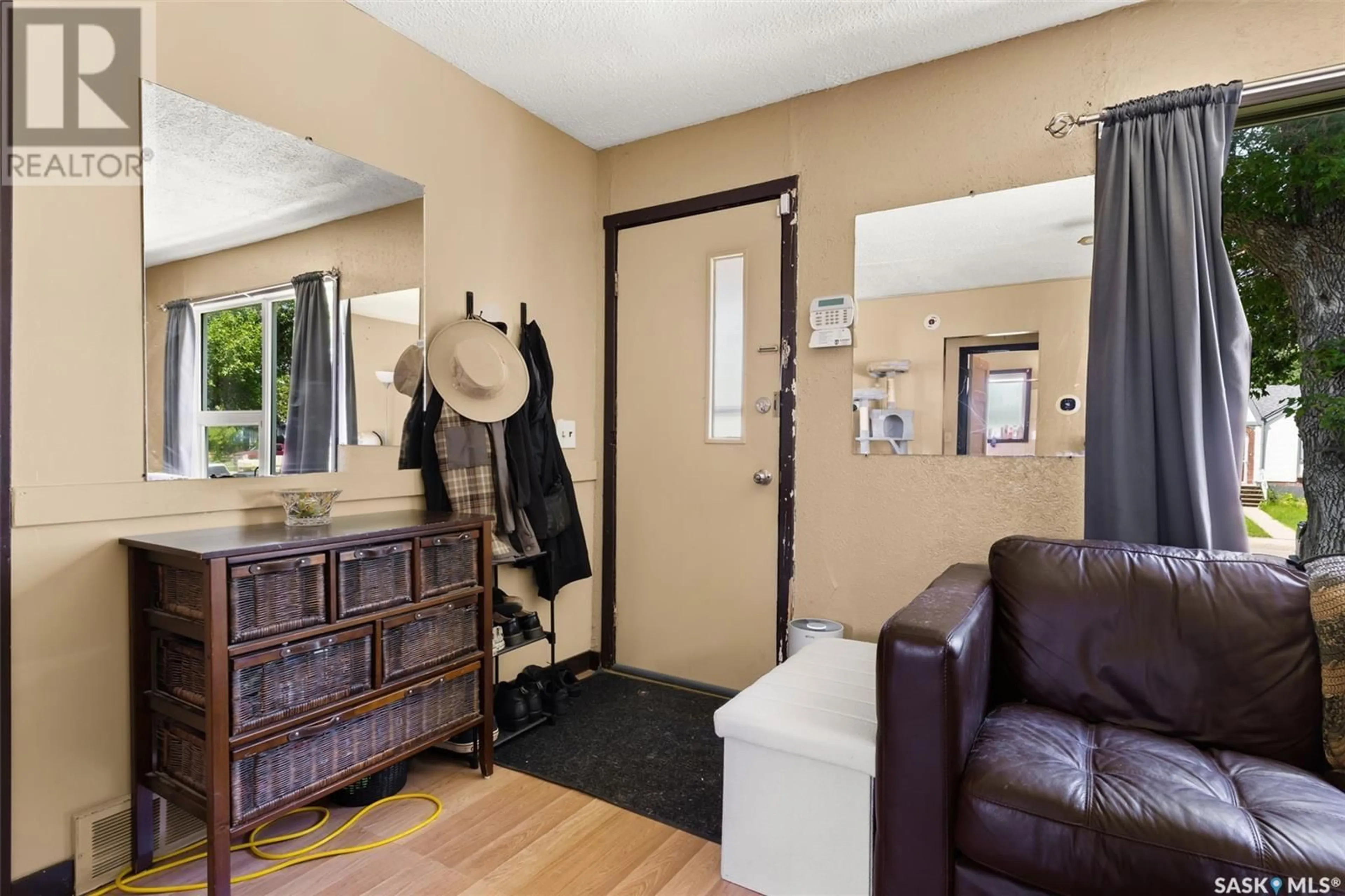 Indoor entryway for 1649 GARNET STREET, Regina Saskatchewan S4T2Z1