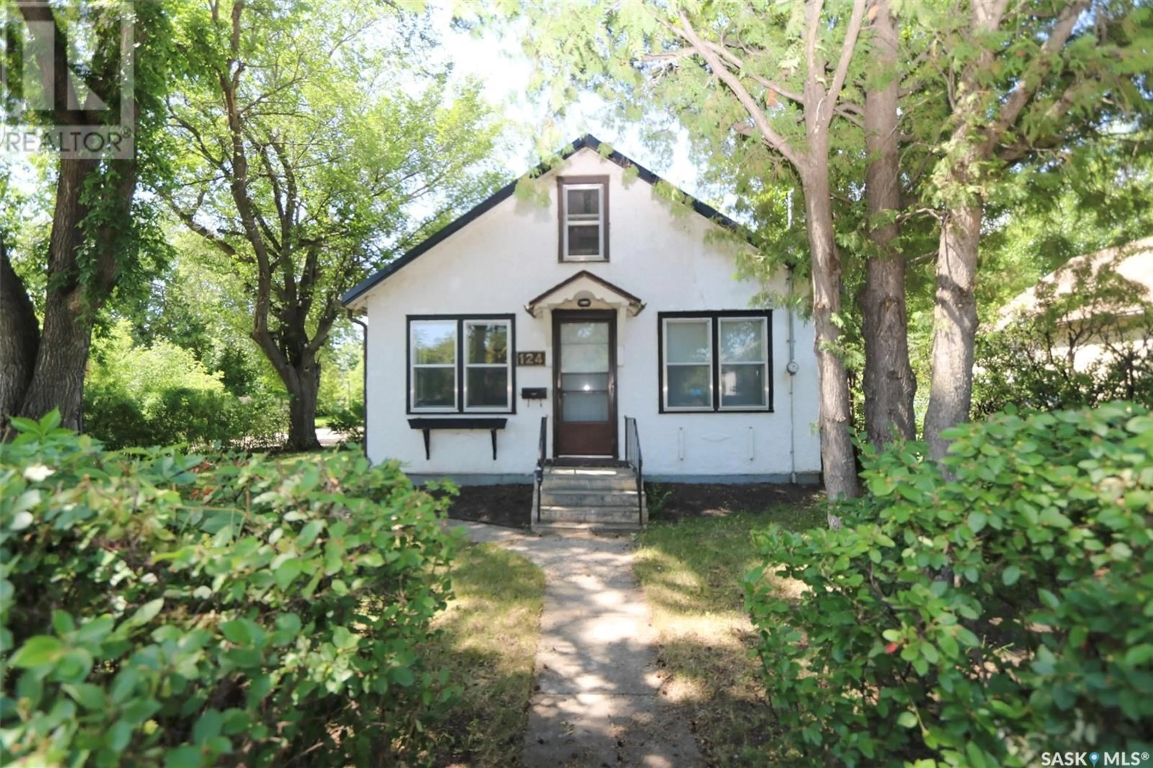 Home with vinyl exterior material, street for 124 ONTARIO AVENUE, Yorkton Saskatchewan S3N2A1