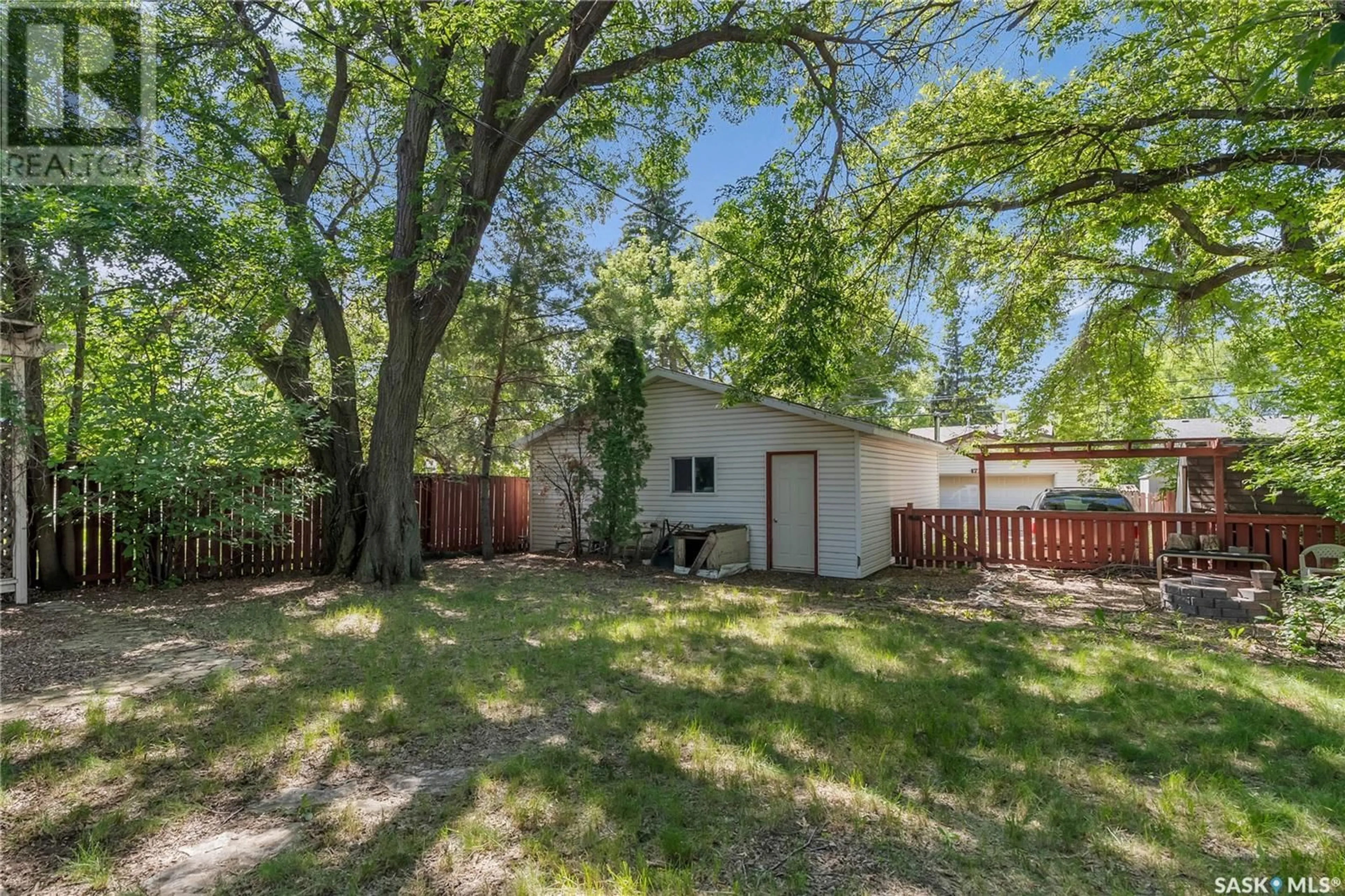Unknown for 1709 E AVENUE N, Saskatoon Saskatchewan S7L1V3
