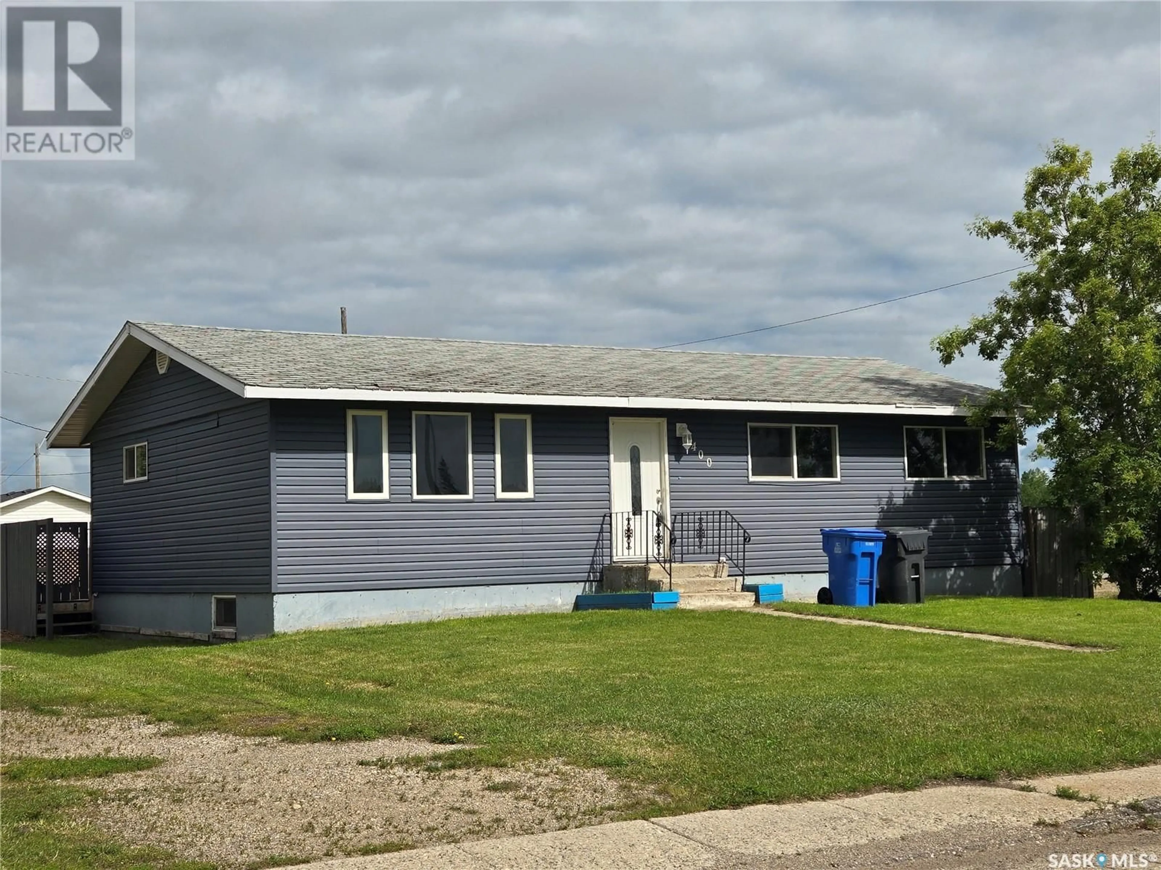 Home with vinyl exterior material, street for 400 SULLIVAN STREET, Stoughton Saskatchewan S0G4T0