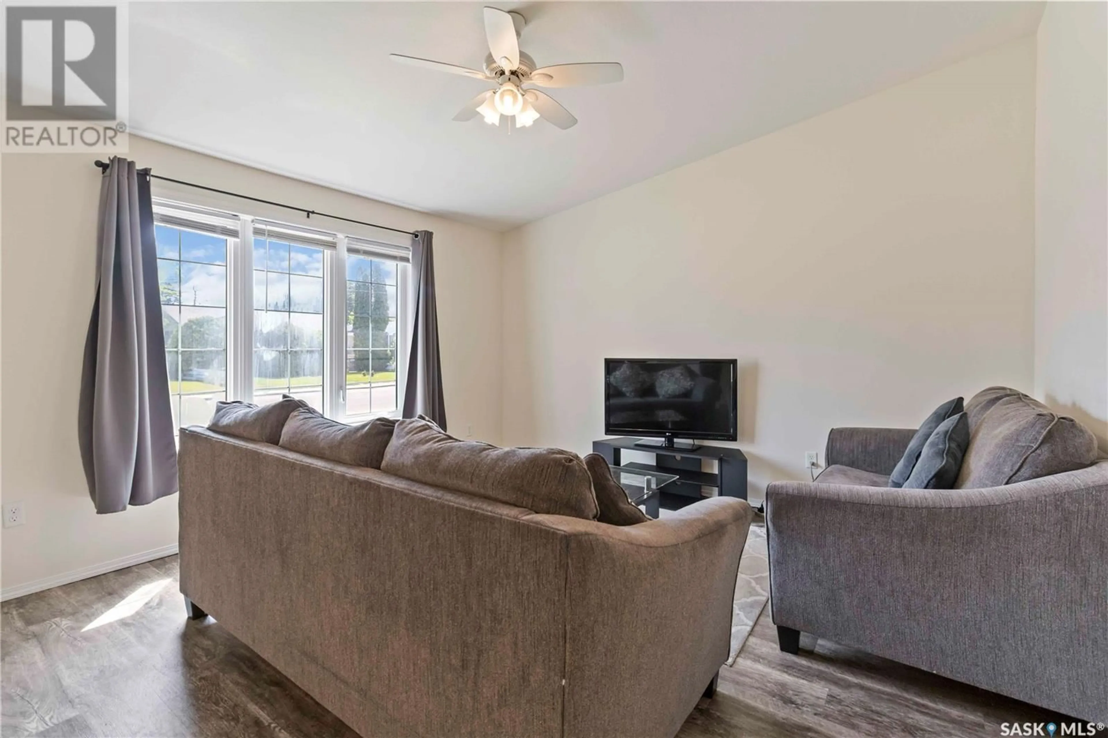 Living room with furniture, unknown for 345 X AVENUE, Saskatoon Saskatchewan S7M3H5