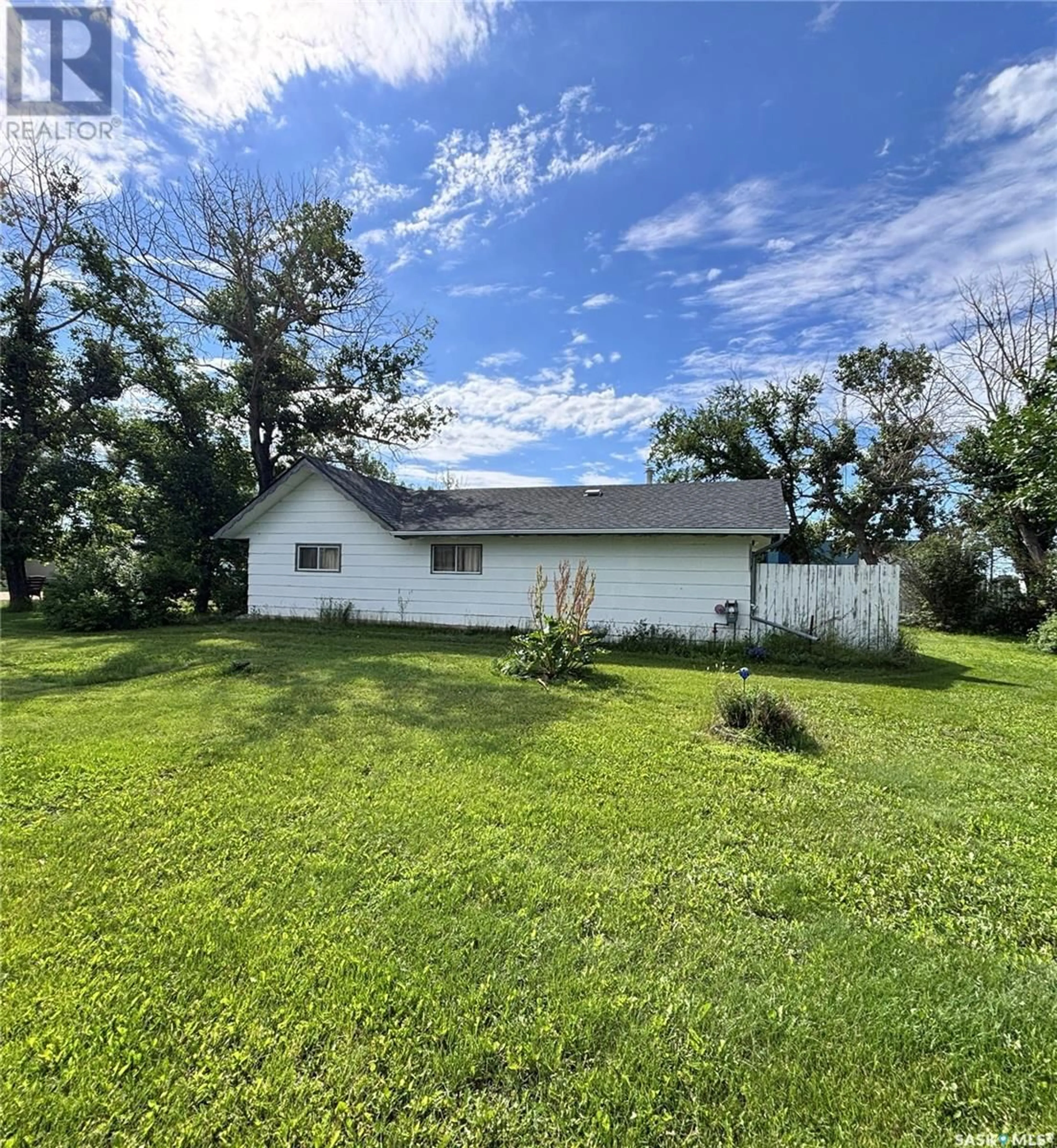Unknown for 108 2ND AVENUE, Macrorie Saskatchewan S0L2E0