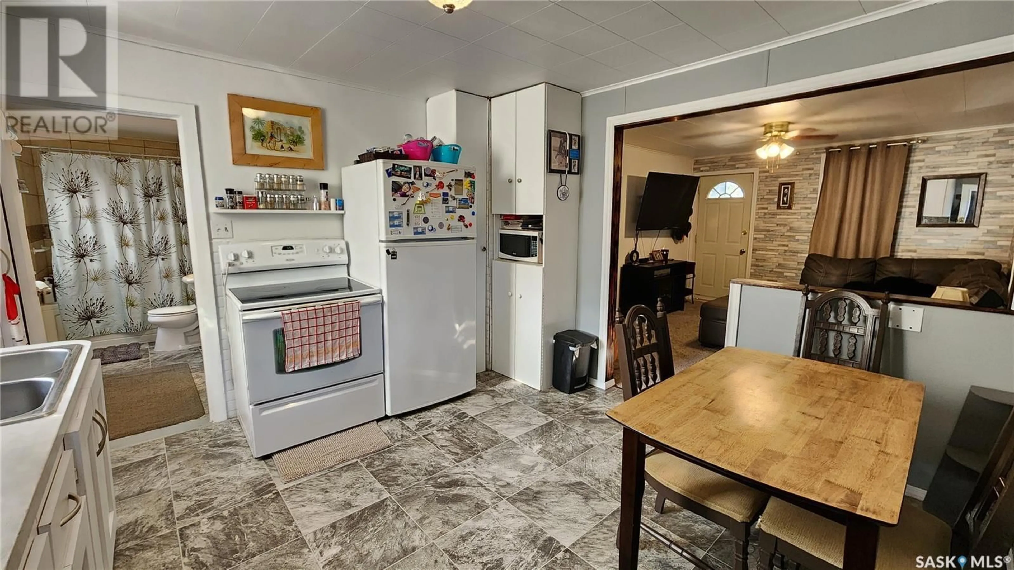 Standard kitchen, unknown for 921 109TH STREET, North Battleford Saskatchewan S9A2E1