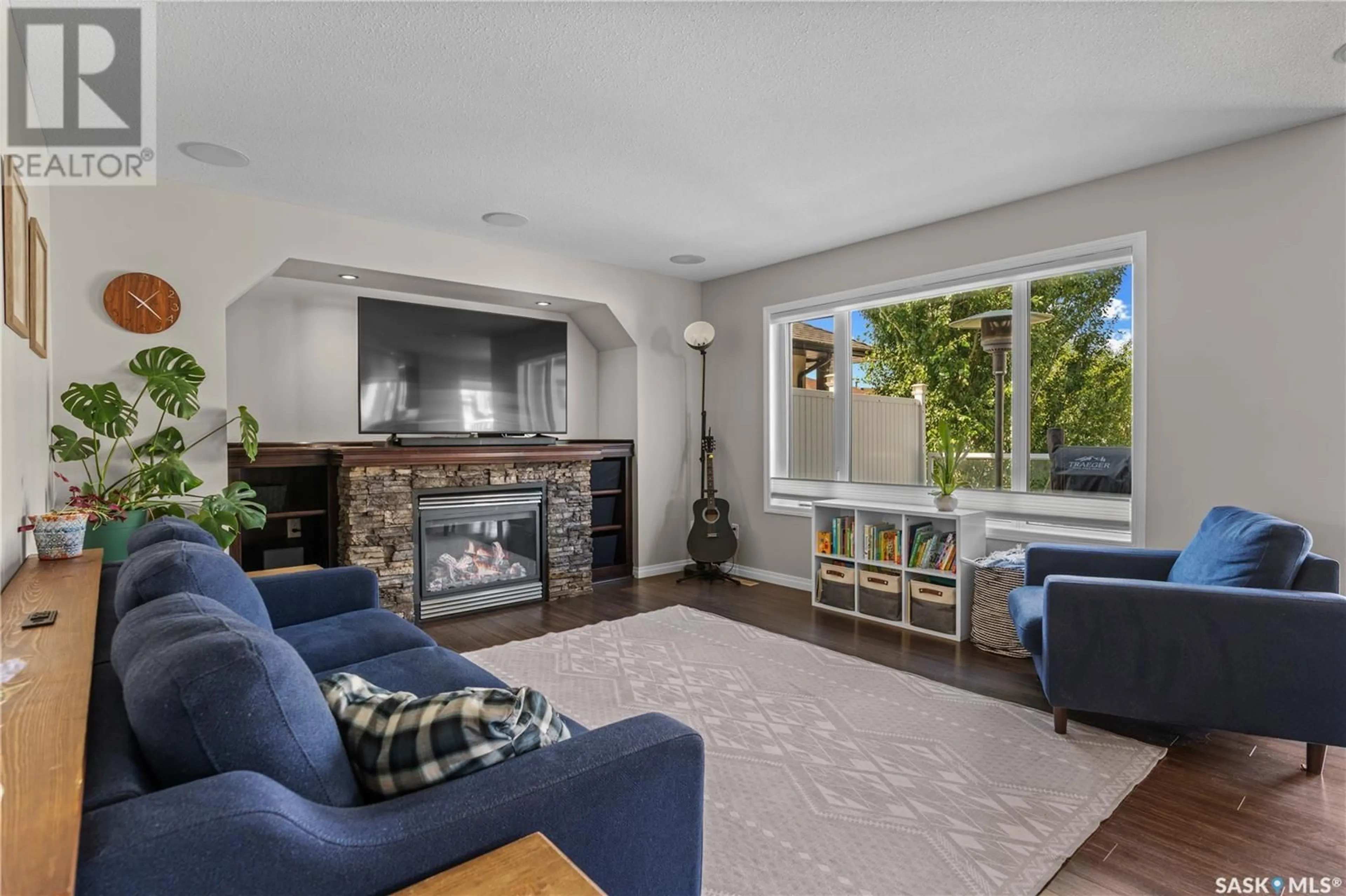 Living room with furniture, unknown for 3309 VALLEY GREEN WAY, Regina Saskatchewan S4V1L3