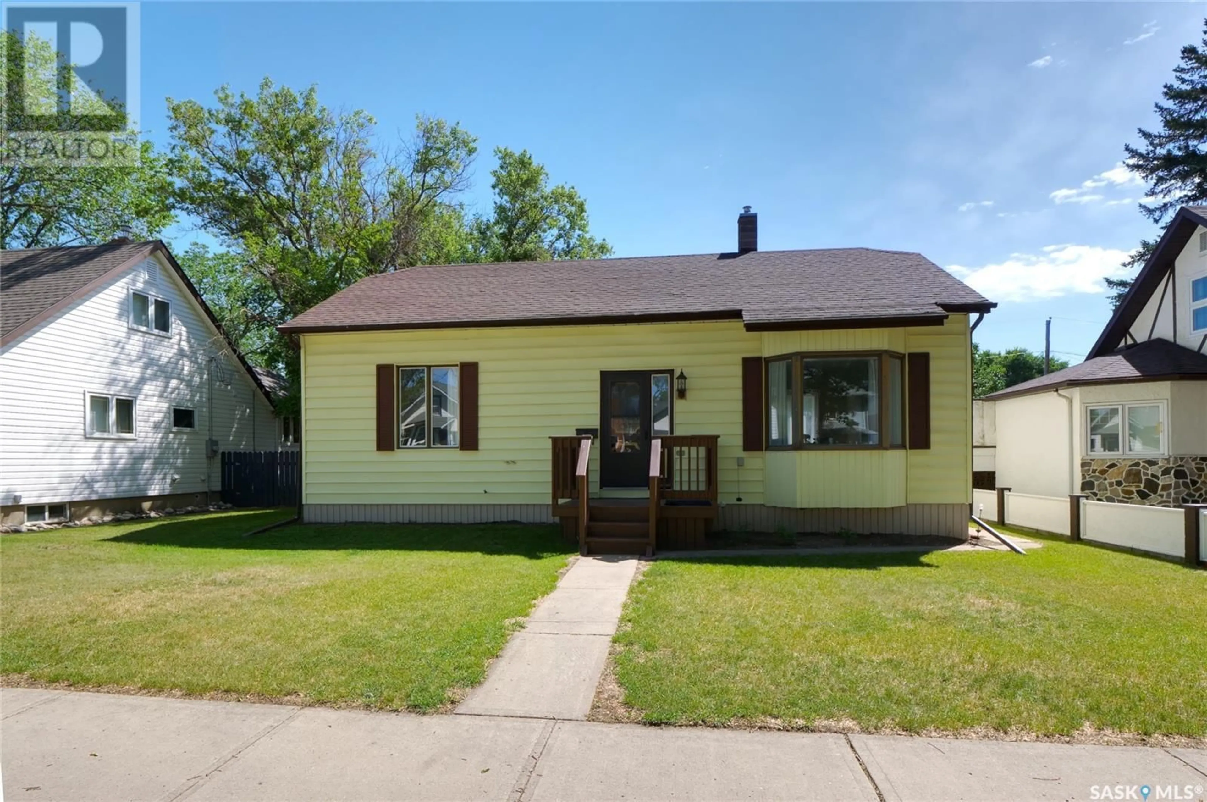 Home with vinyl exterior material, street for 1085 6TH AVENUE, Moose Jaw Saskatchewan S6H4A5