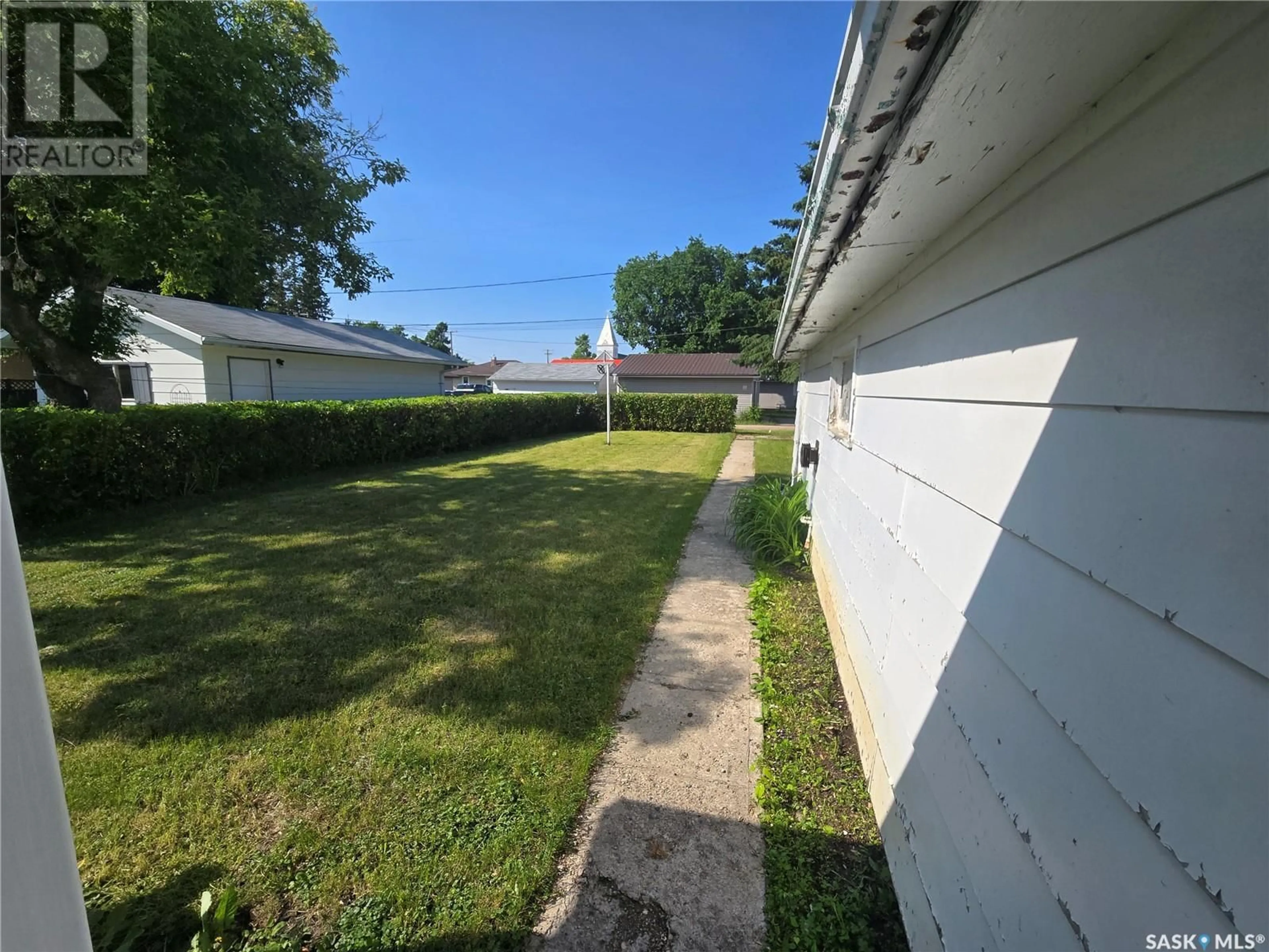 A pic from outside/outdoor area/front of a property/back of a property/a pic from drone, street for 414 2ND STREET, Kipling Saskatchewan S0G2S0