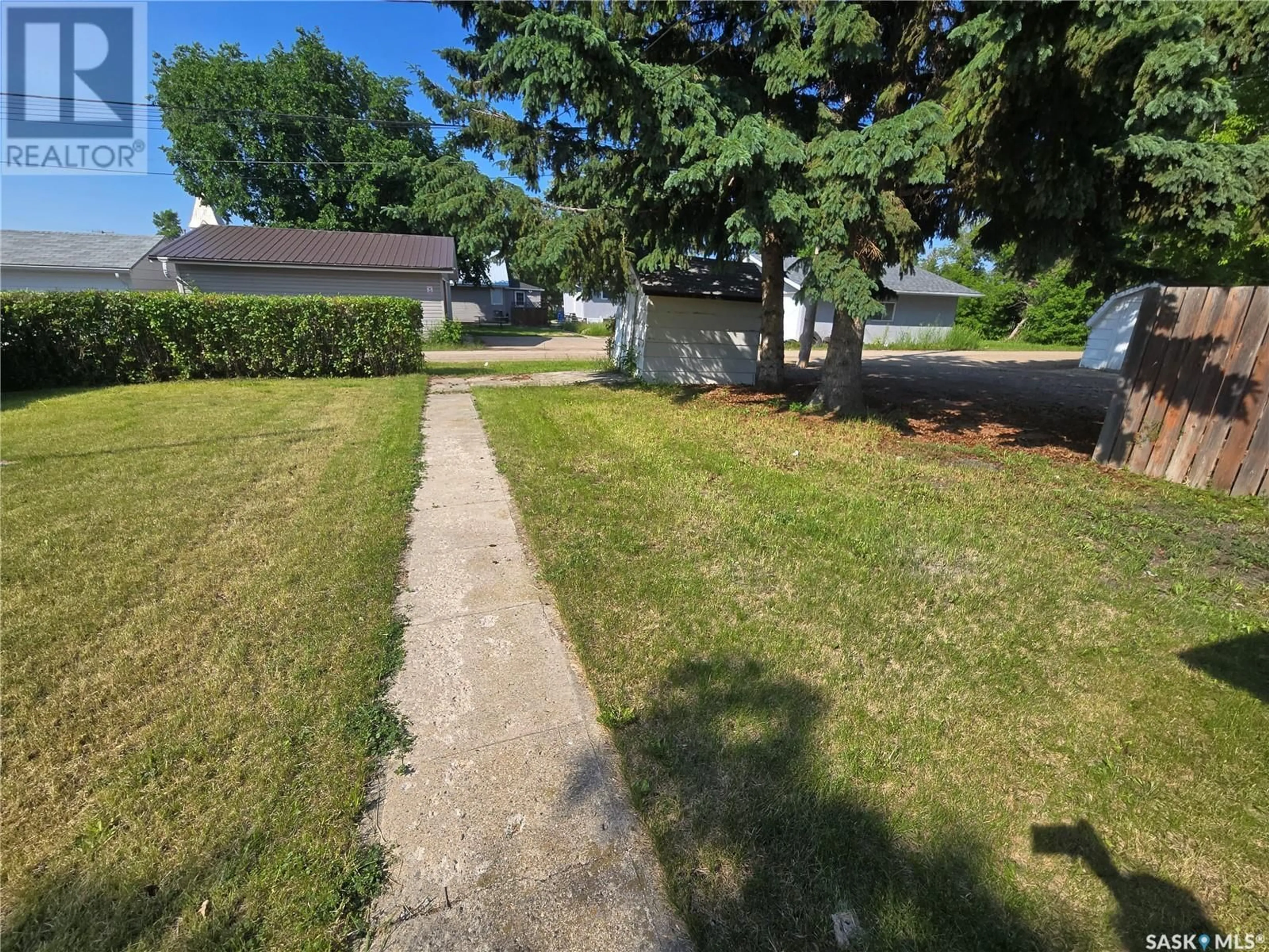 A pic from outside/outdoor area/front of a property/back of a property/a pic from drone, street for 414 2ND STREET, Kipling Saskatchewan S0G2S0