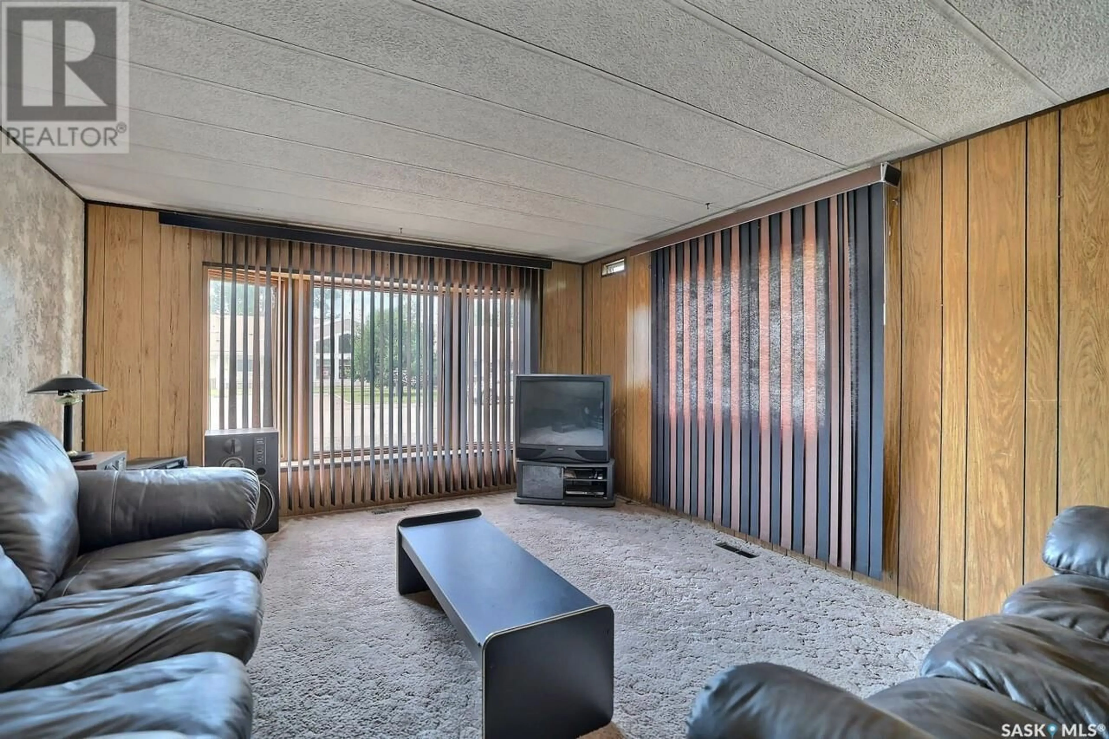 Living room with furniture, carpet floor for 104 NICOLL AVENUE, Regina Beach Saskatchewan S0G4C0