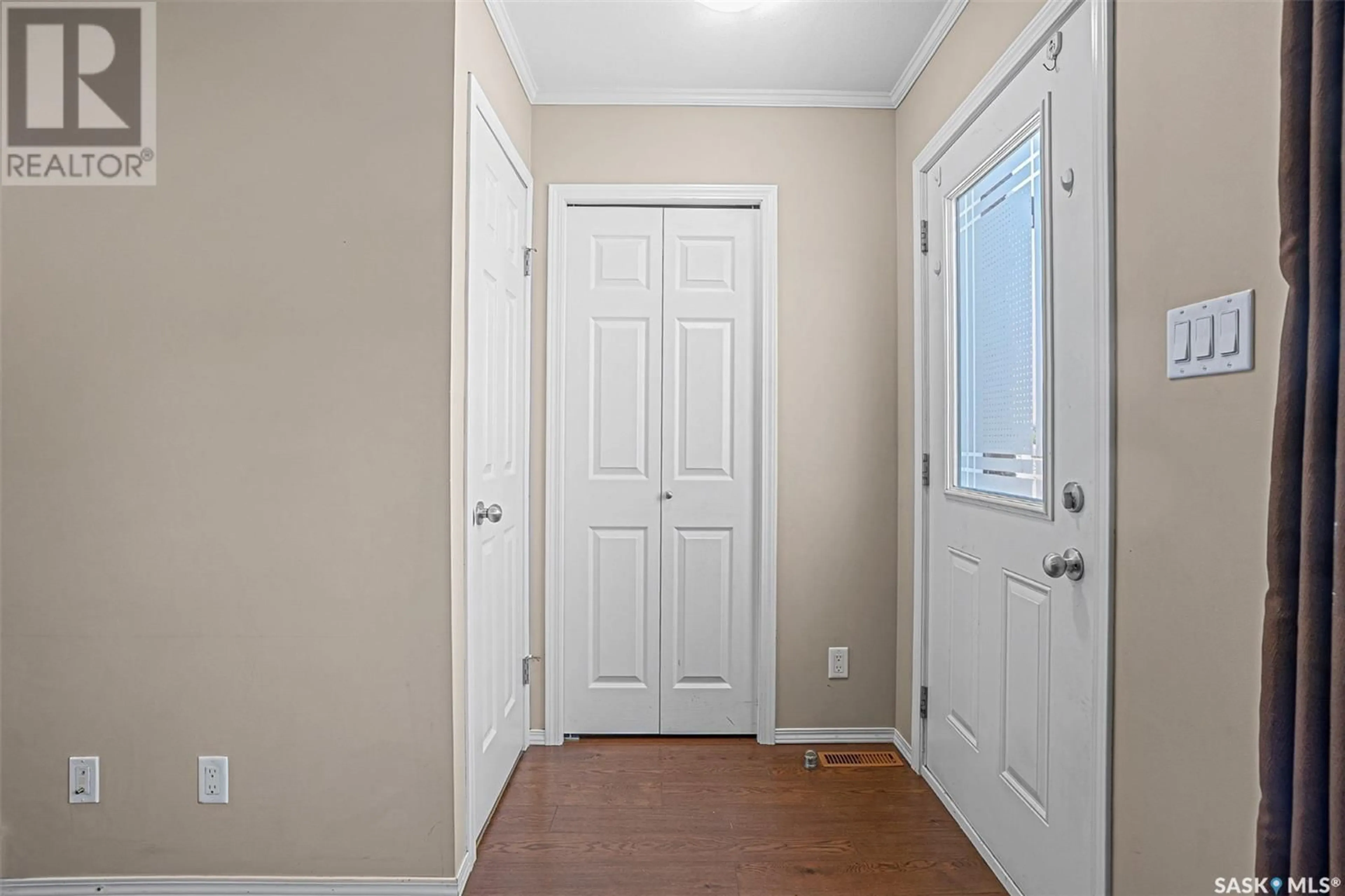 Indoor entryway for 207 - 275 PRINGLE LANE, Saskatoon Saskatchewan S7T0T5