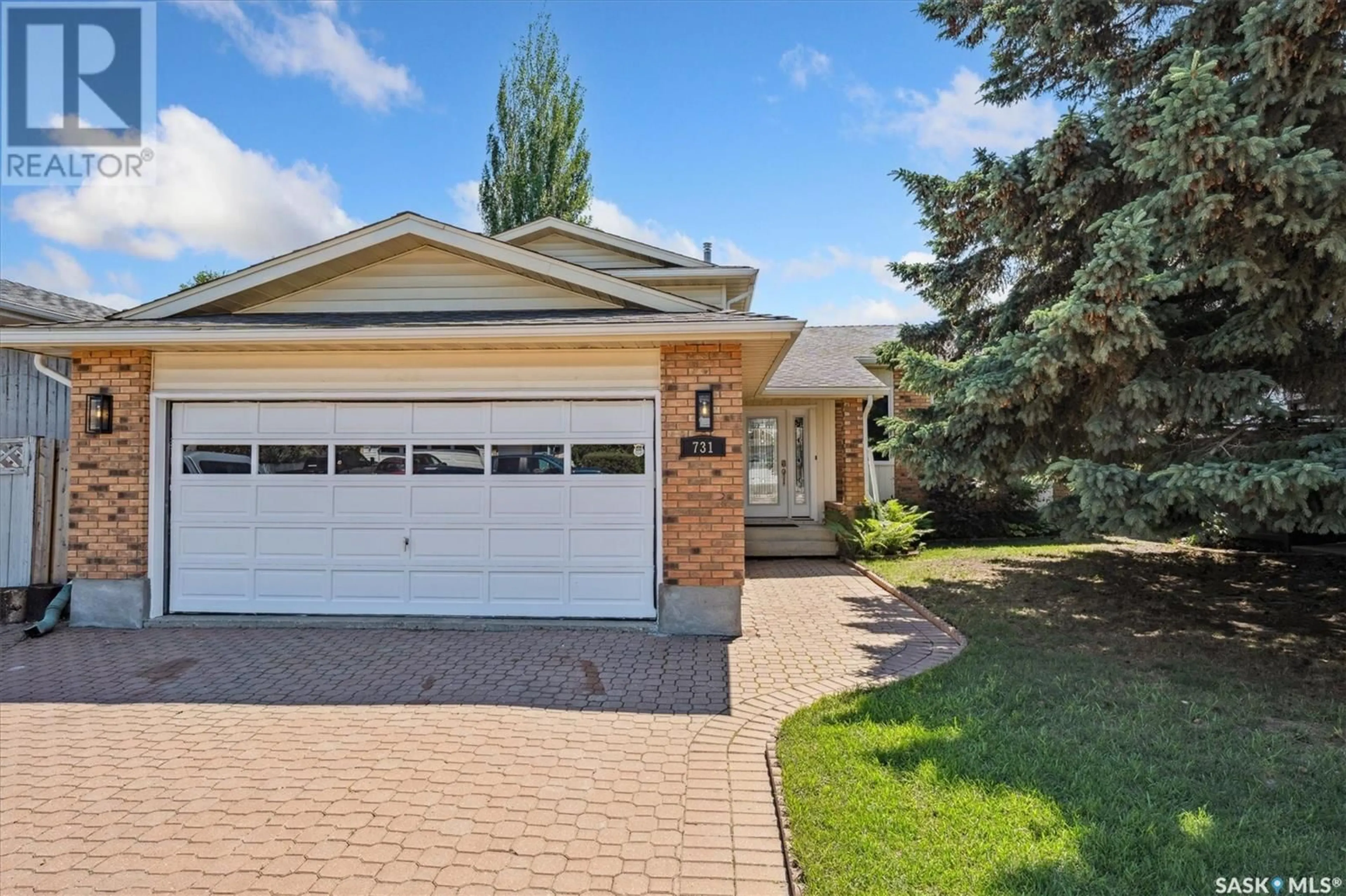 Home with vinyl exterior material, street for 731 SWAN CRESCENT, Saskatoon Saskatchewan S7J5C7