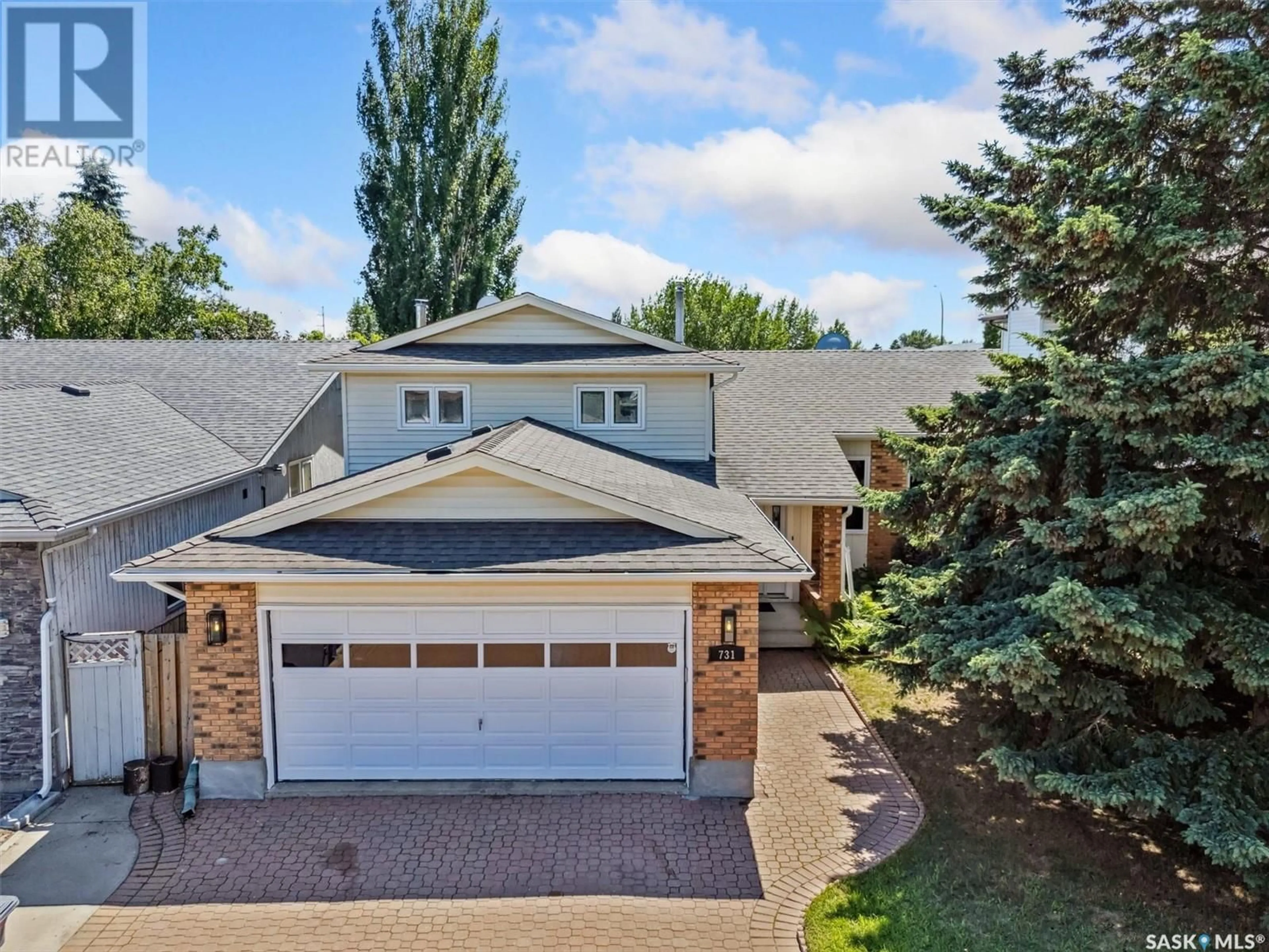 A pic from outside/outdoor area/front of a property/back of a property/a pic from drone, street for 731 SWAN CRESCENT, Saskatoon Saskatchewan S7J5C7