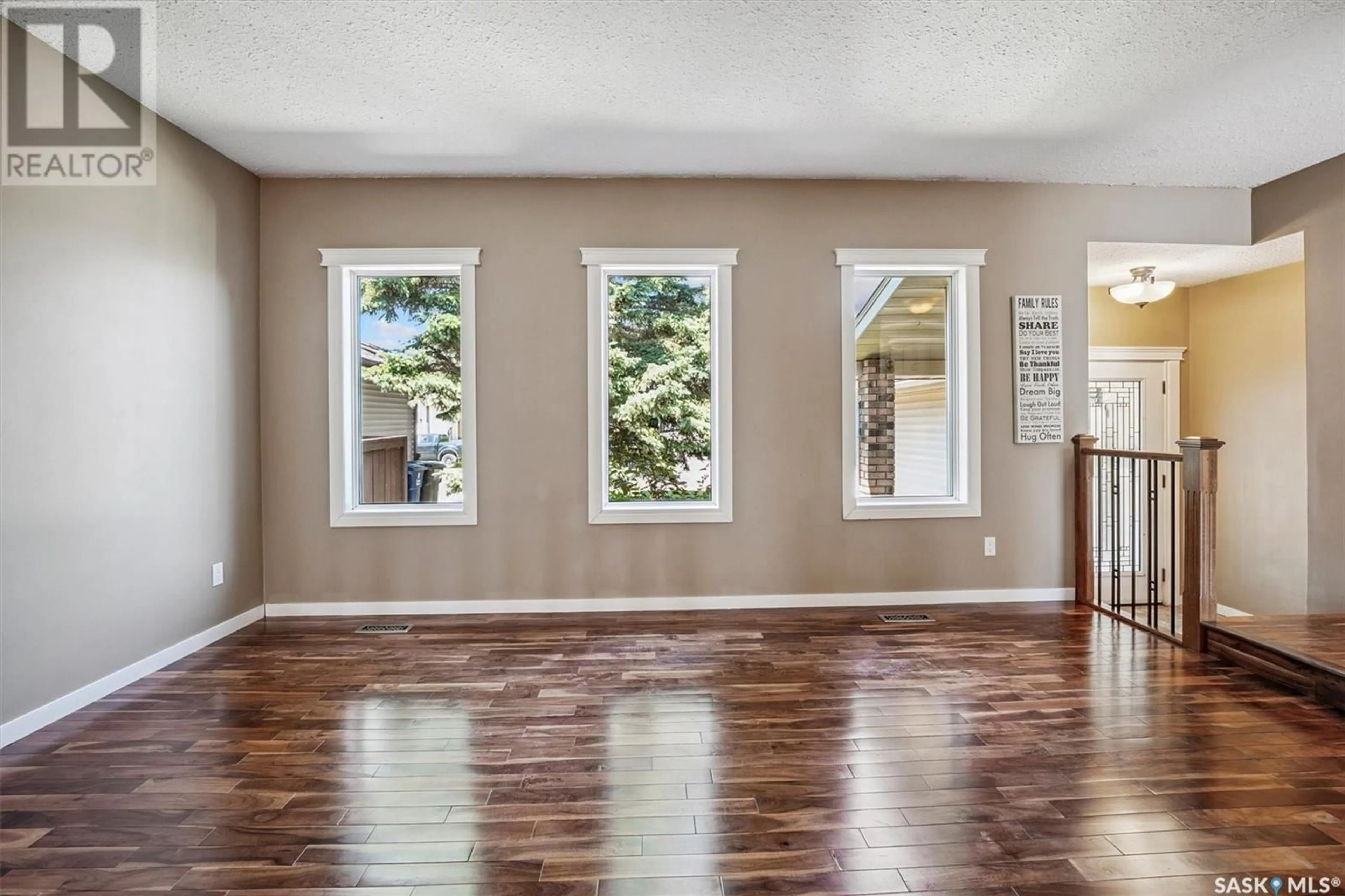 Indoor entryway for 731 SWAN CRESCENT, Saskatoon Saskatchewan S7J5C7