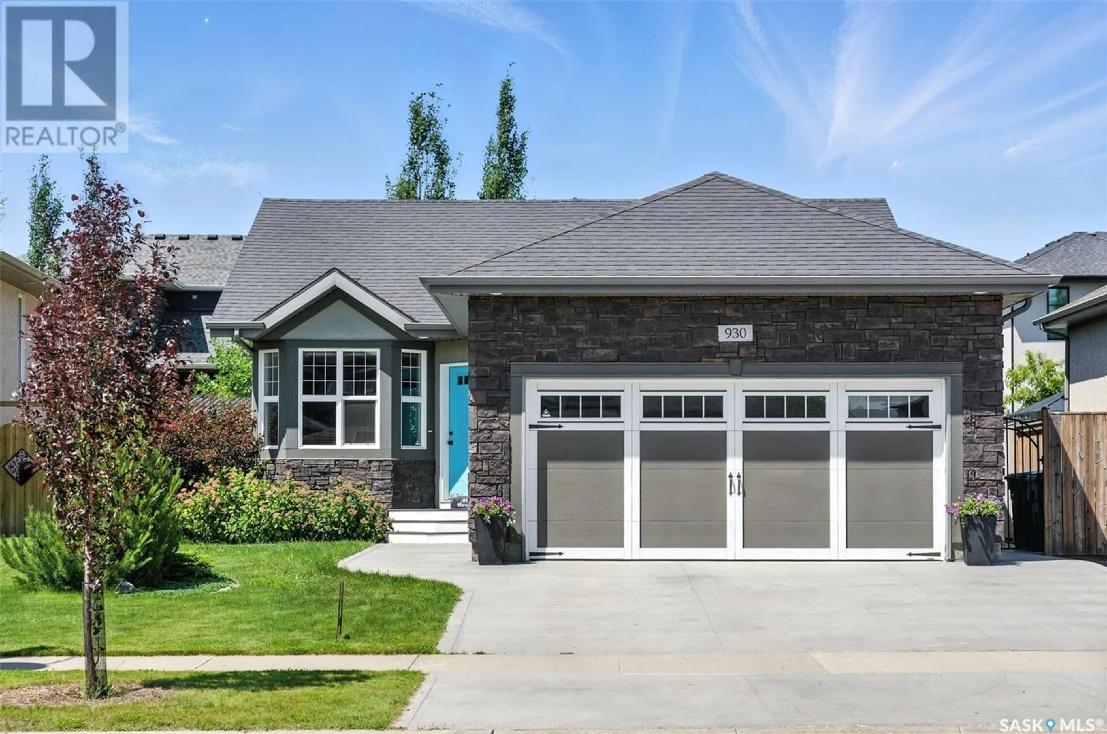 Home with vinyl exterior material, street for 930 HUNTER ROAD, Saskatoon Saskatchewan S7T0P8