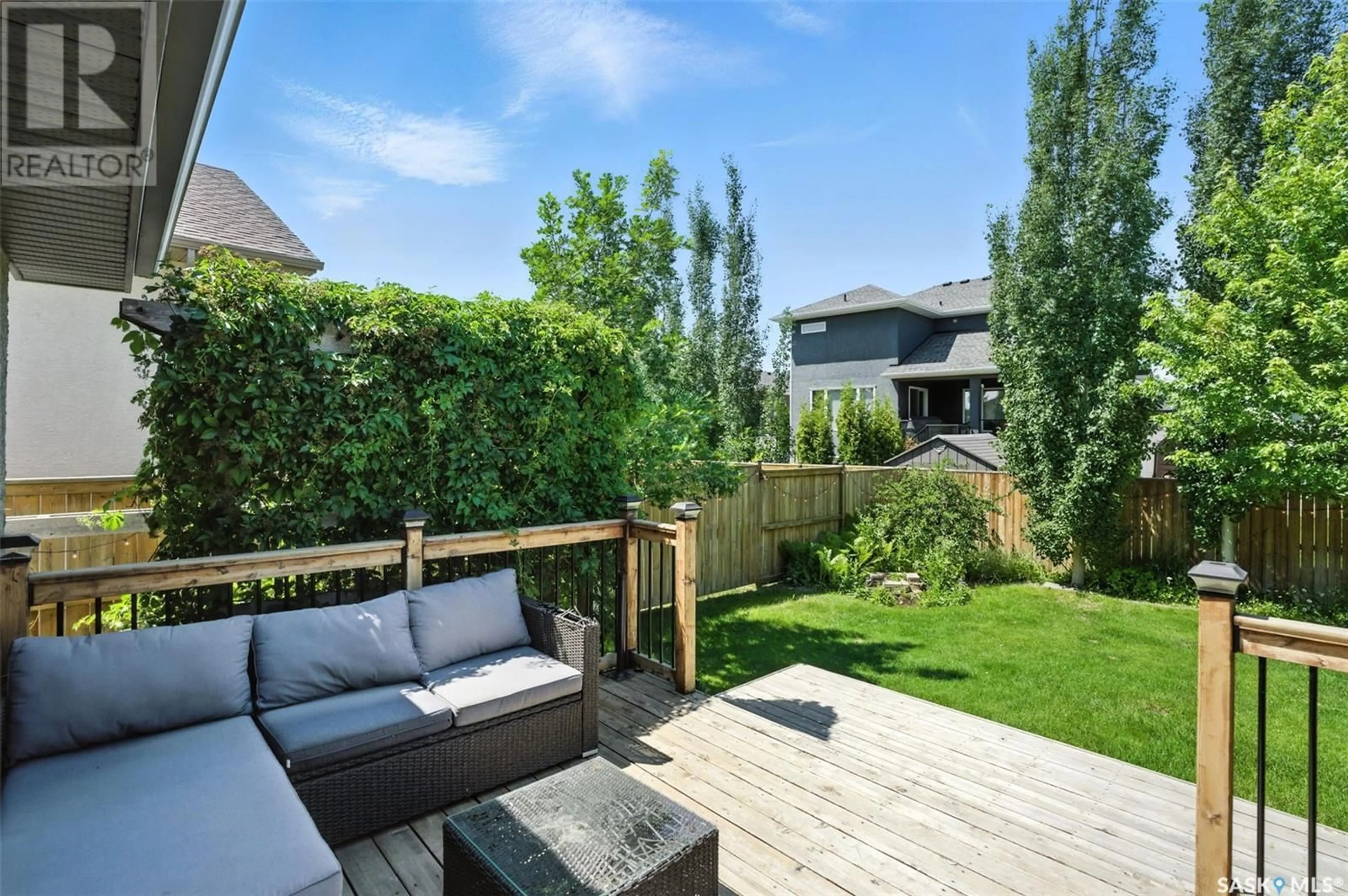 Patio, street for 930 HUNTER ROAD, Saskatoon Saskatchewan S7T0P8