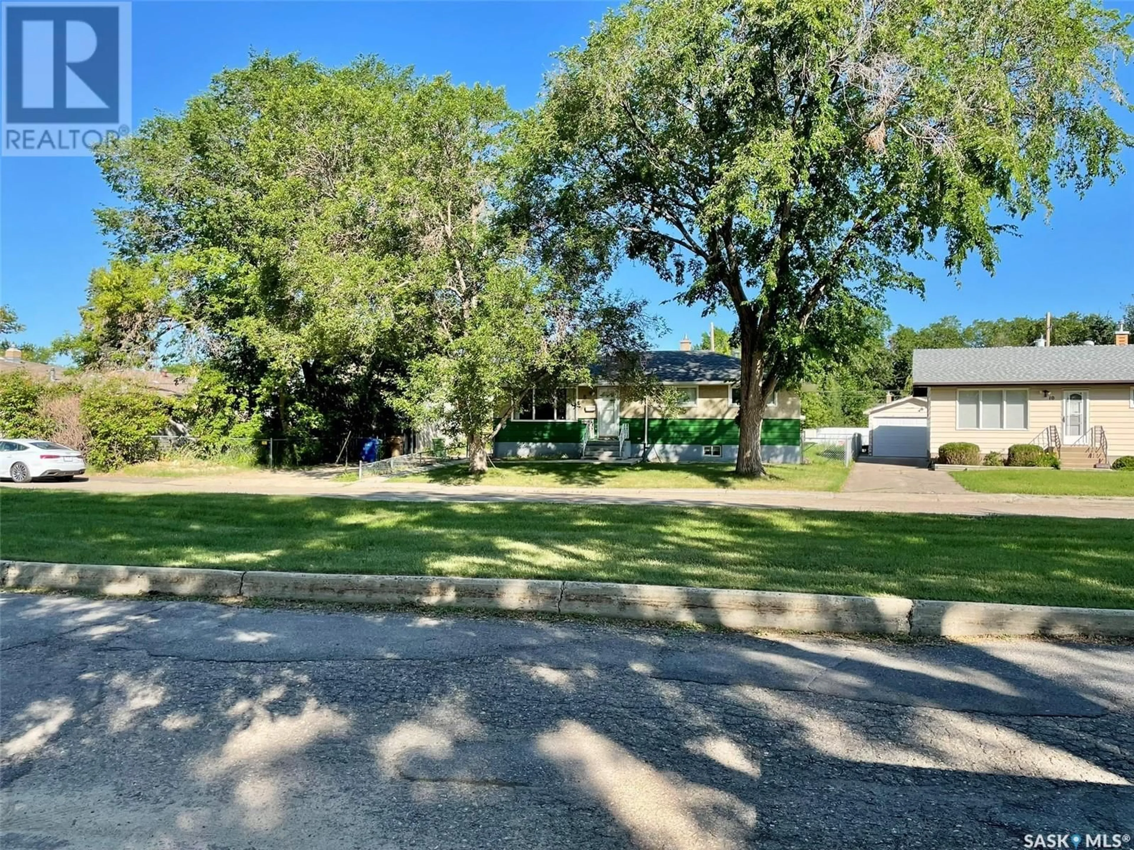A pic from outside/outdoor area/front of a property/back of a property/a pic from drone, water/lake/river/ocean view for 6 LABELLE PLACE, Regina Saskatchewan S4N1T8