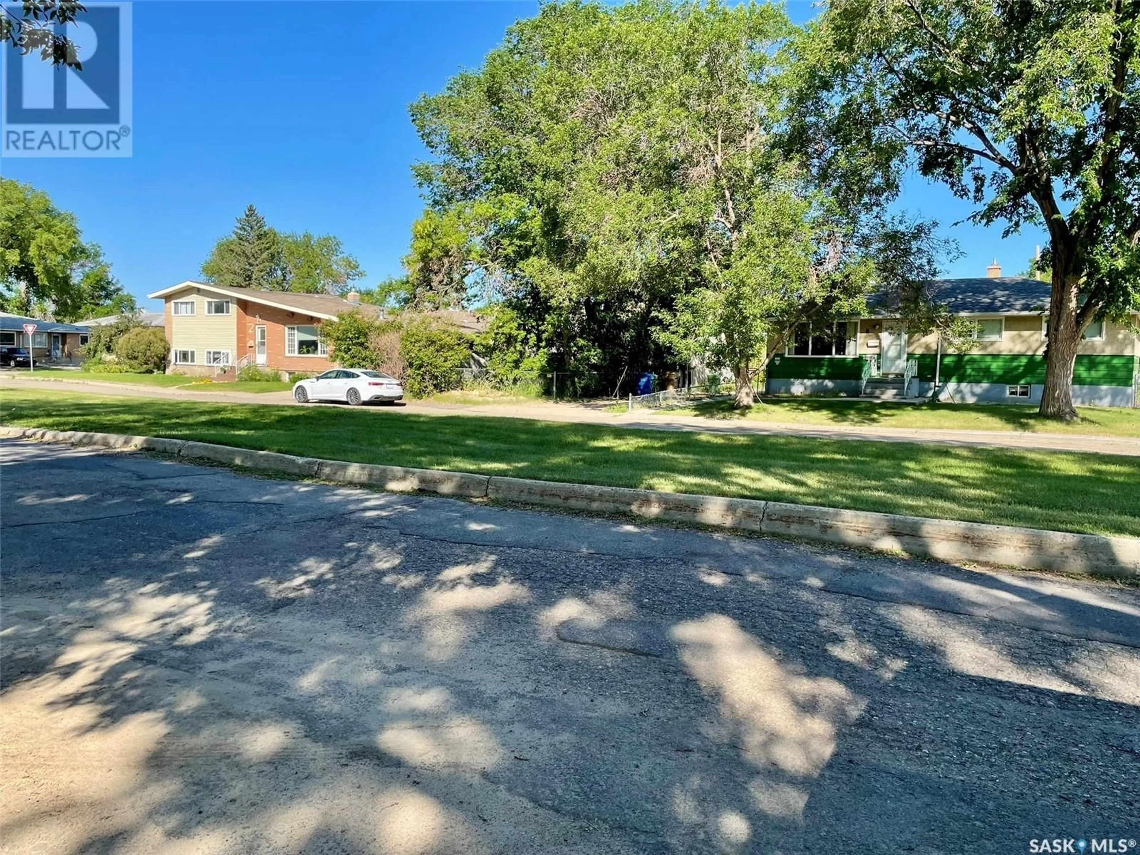 A pic from outside/outdoor area/front of a property/back of a property/a pic from drone, street for 6 LABELLE PLACE, Regina Saskatchewan S4N1T8