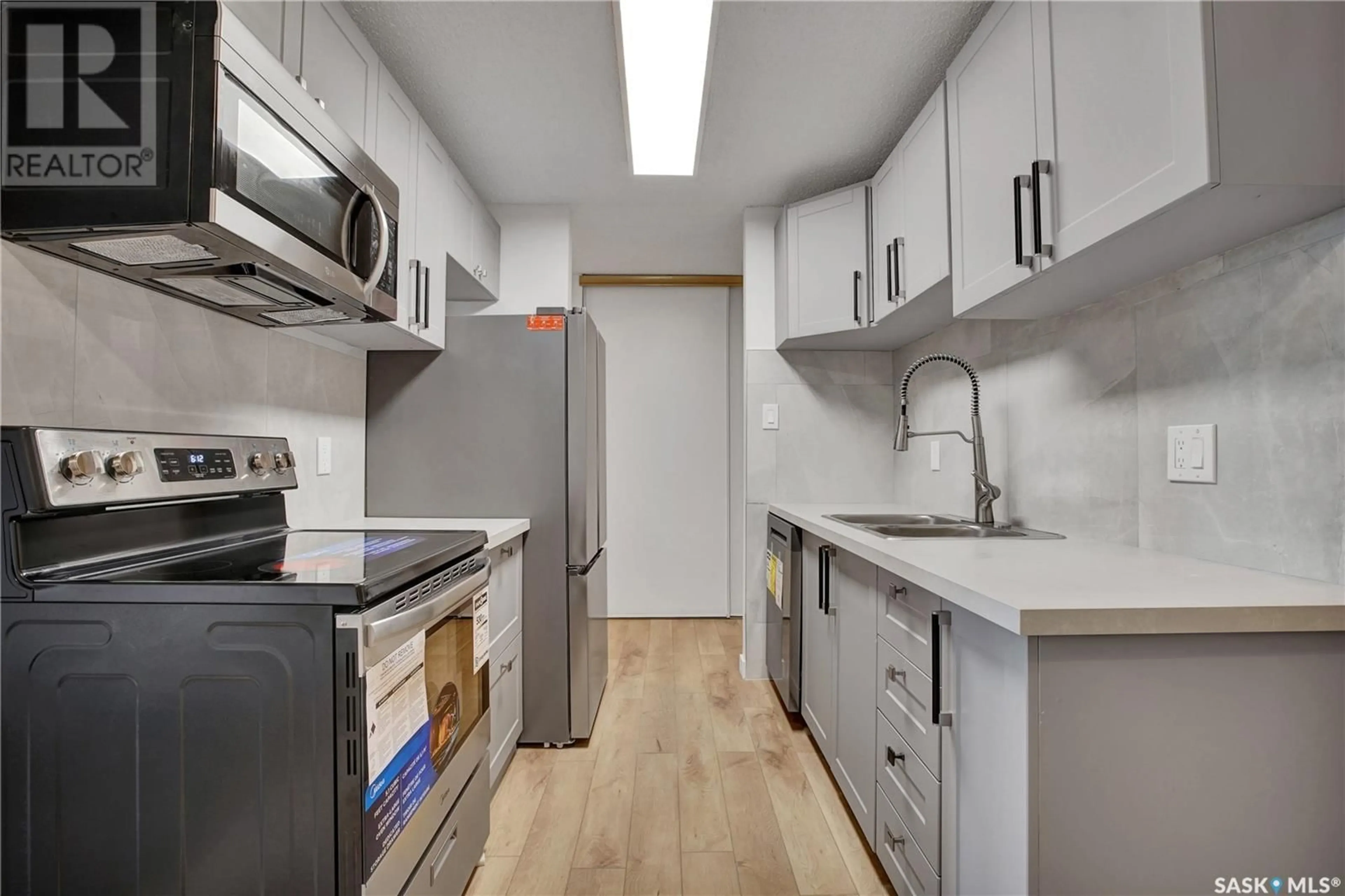 Standard kitchen, unknown for 317 - 3308 33RD STREET, Saskatoon Saskatchewan S7L6S6