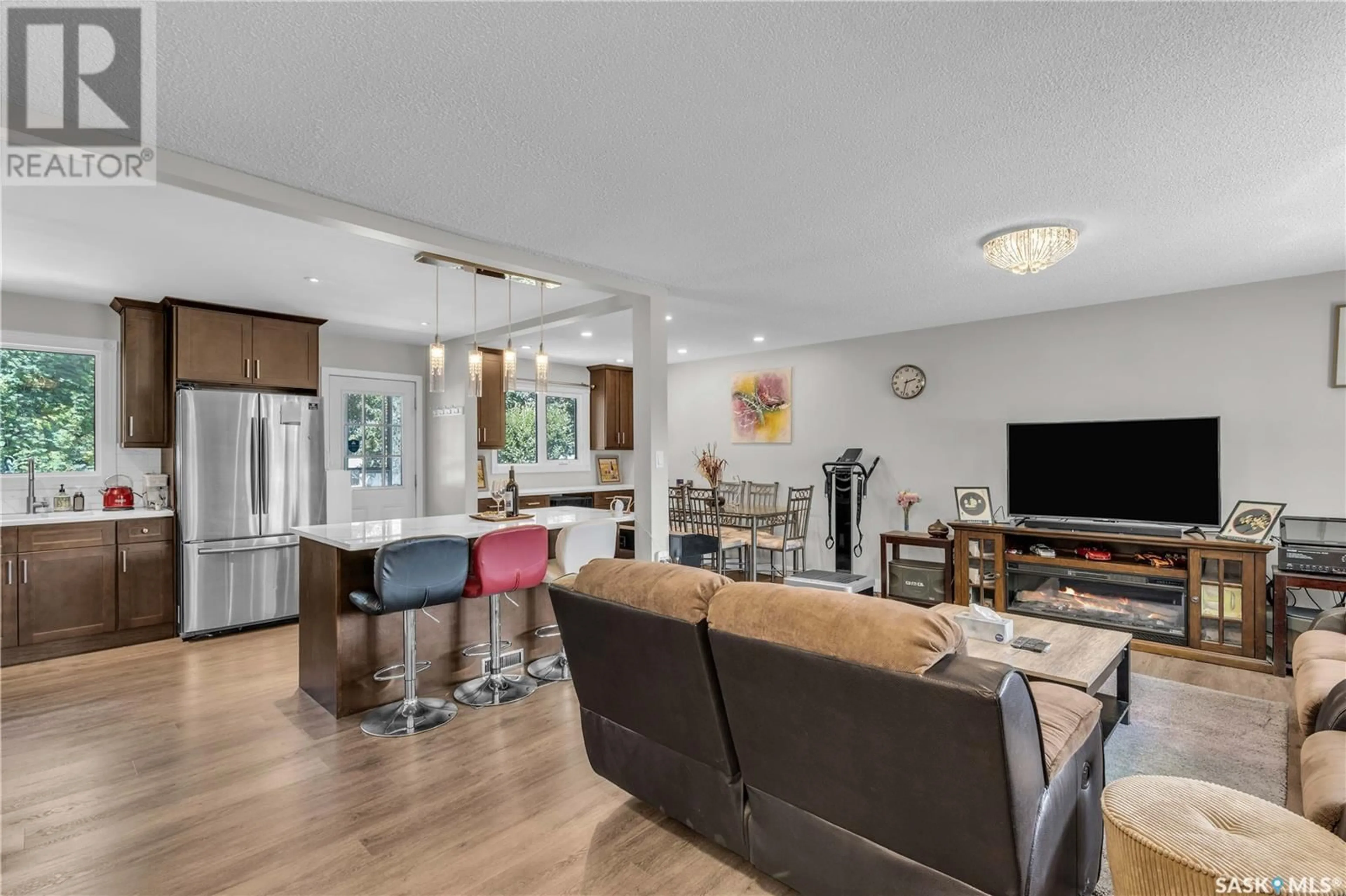 Open concept kitchen, unknown for 2305 TAYLOR STREET, Saskatoon Saskatchewan S7H1W8