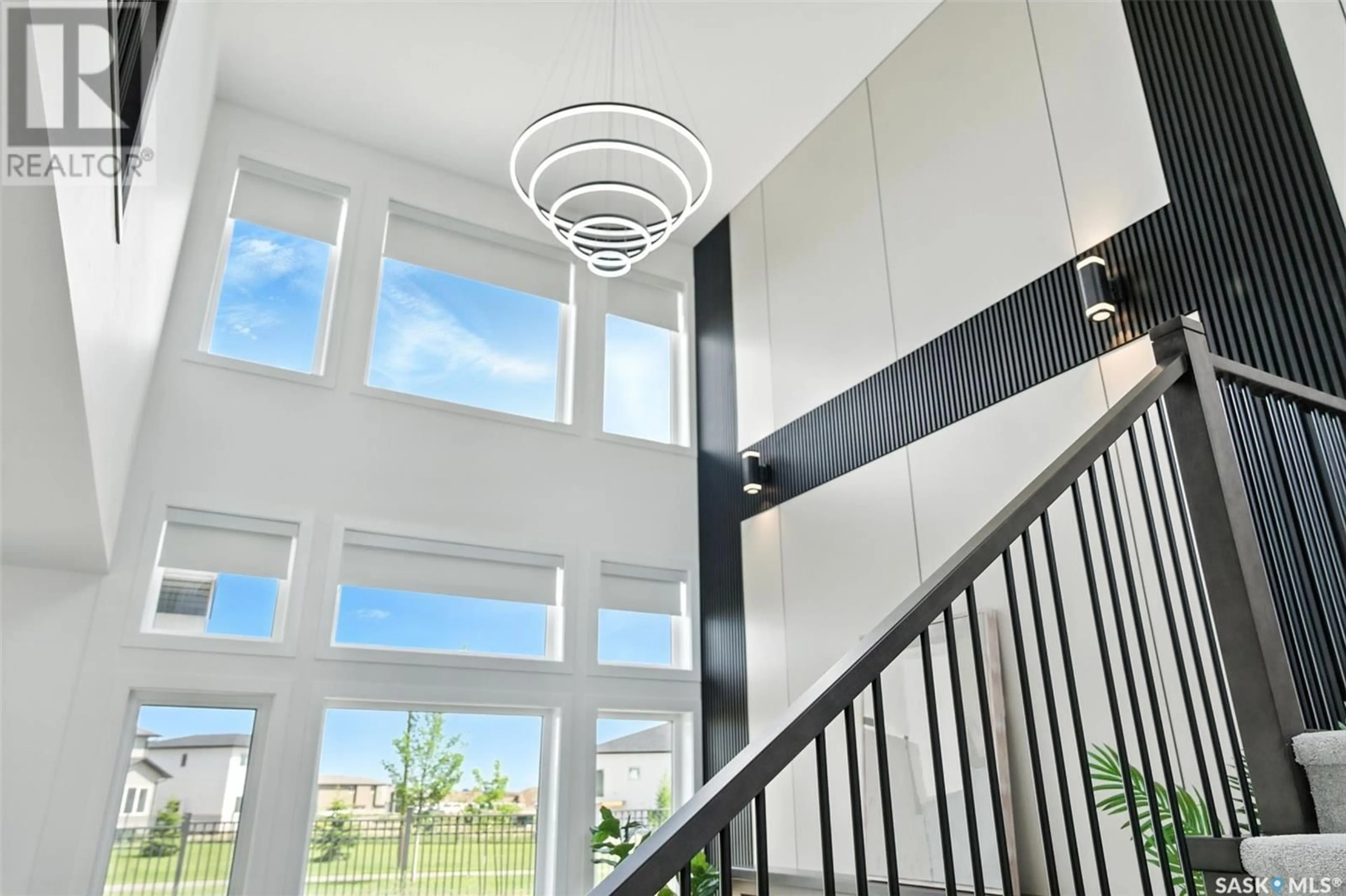 Indoor foyer for 319 WOOLF BAY, Saskatoon Saskatchewan S7W1E5