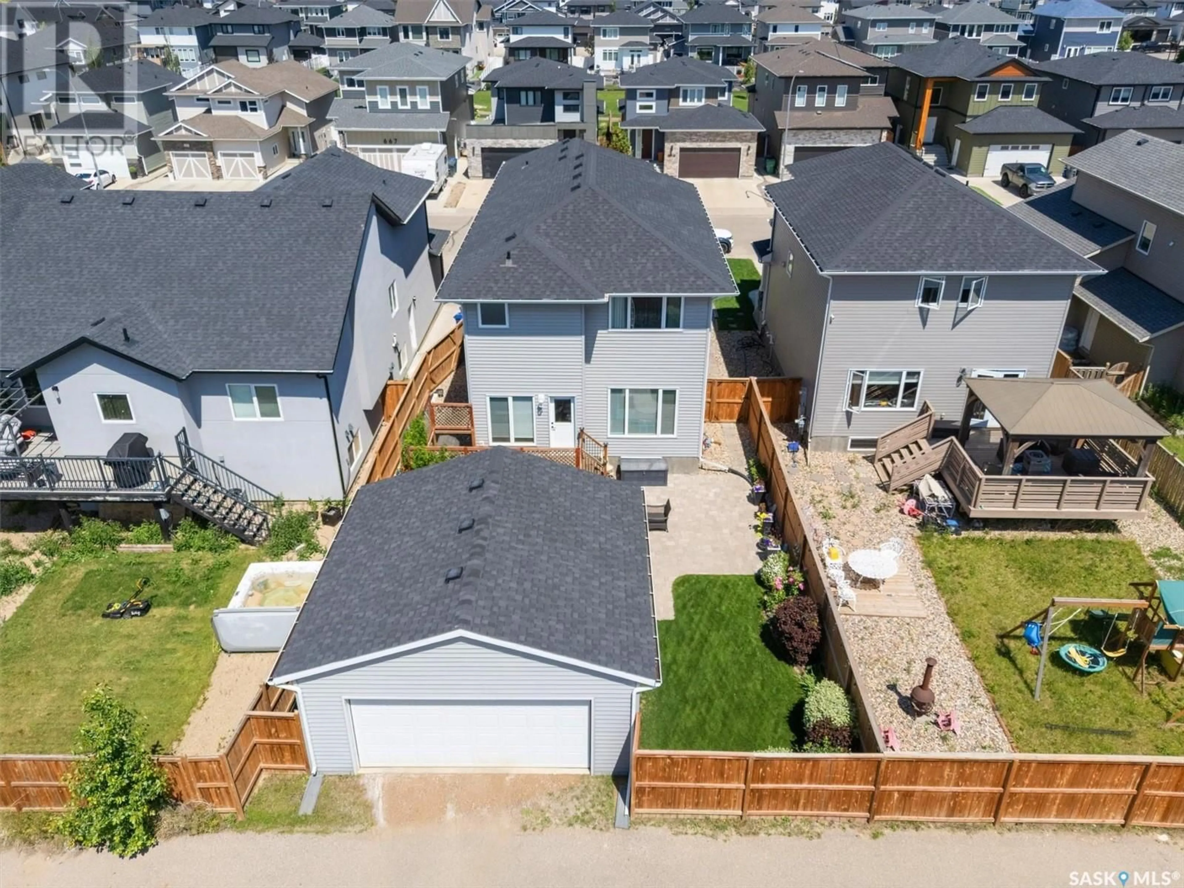 A pic from outside/outdoor area/front of a property/back of a property/a pic from drone, street for 674 FAST CRESCENT, Saskatoon Saskatchewan S7W0X1