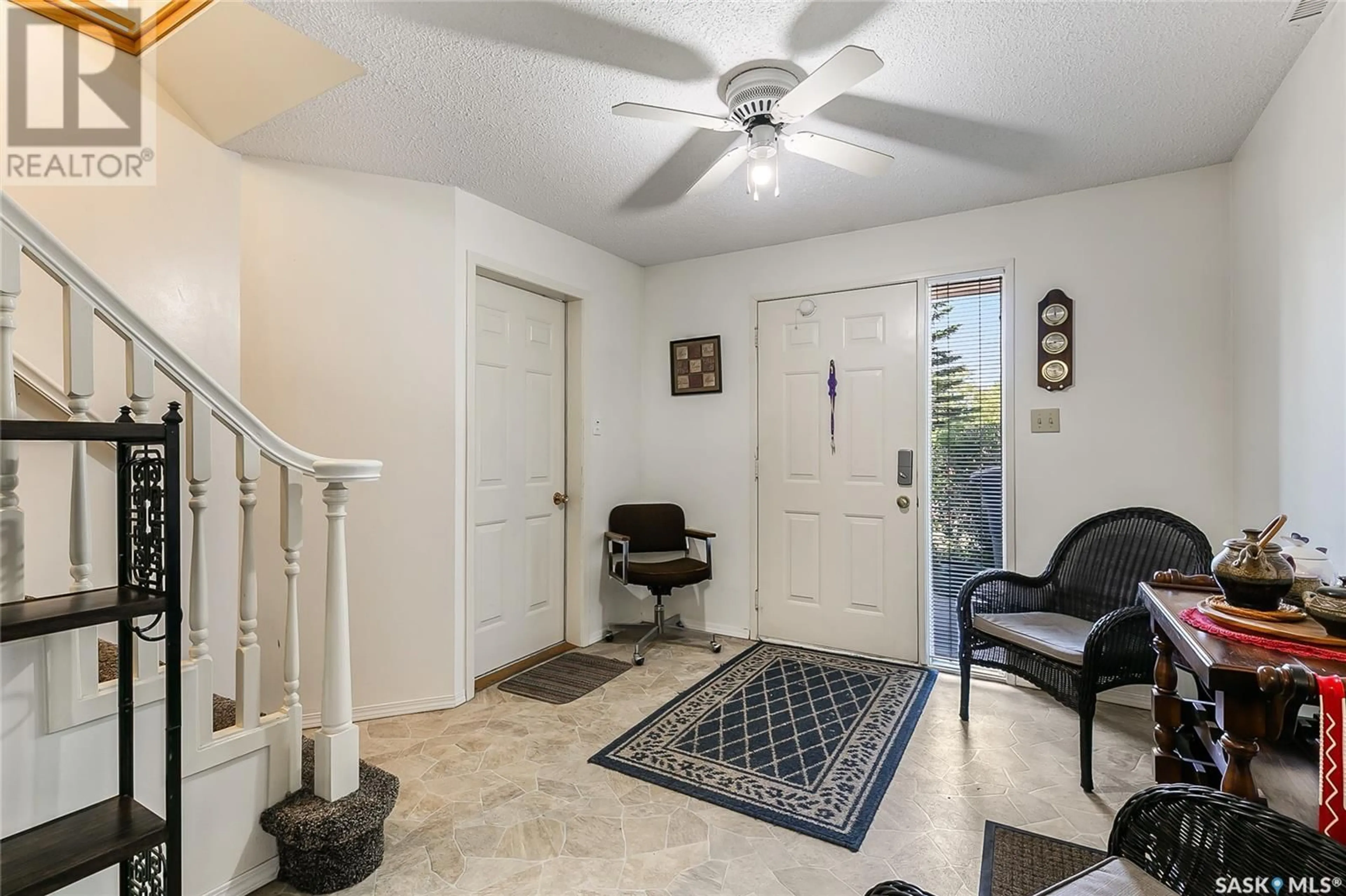Indoor entryway for S - 3 100 JAMES STREET, Lumsden Saskatchewan S0G3C0