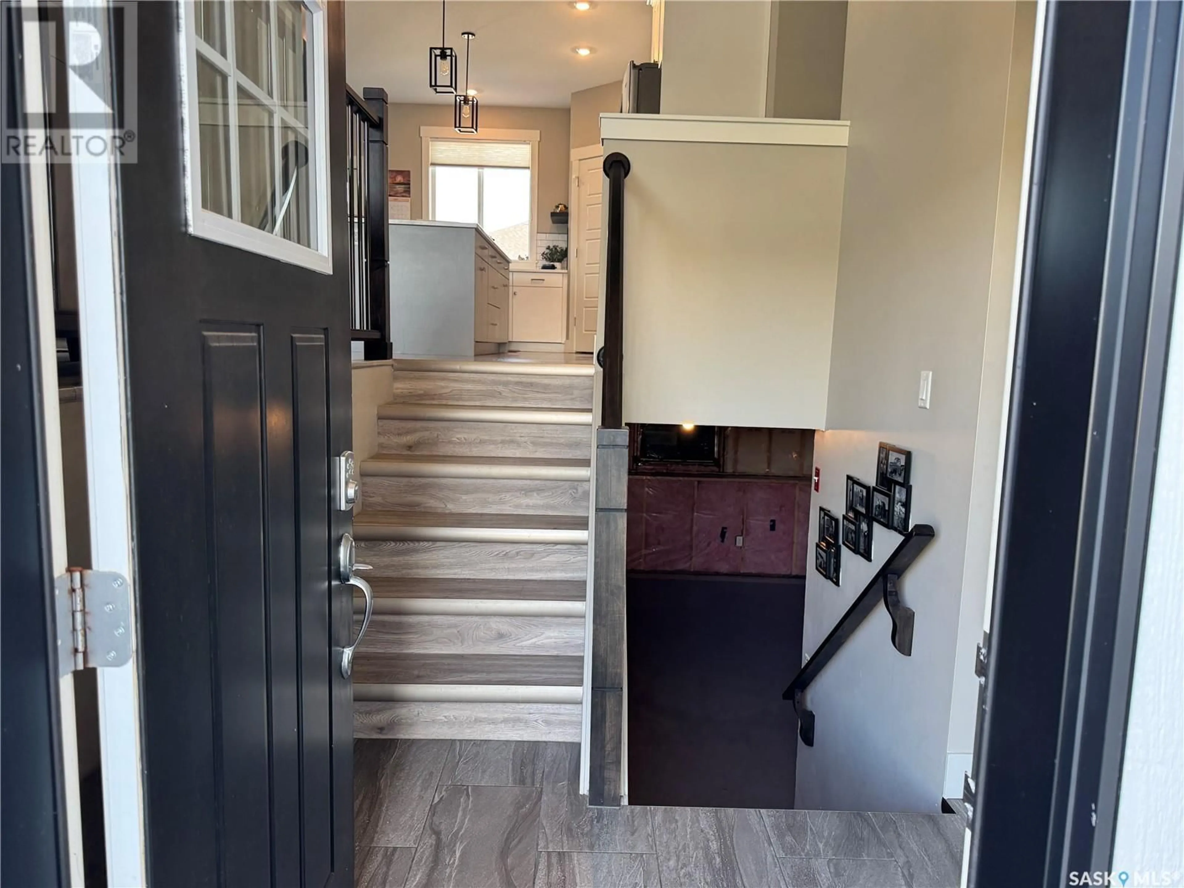 Indoor entryway for 809 WEIR CRESCENT, Warman Saskatchewan S0K4S4