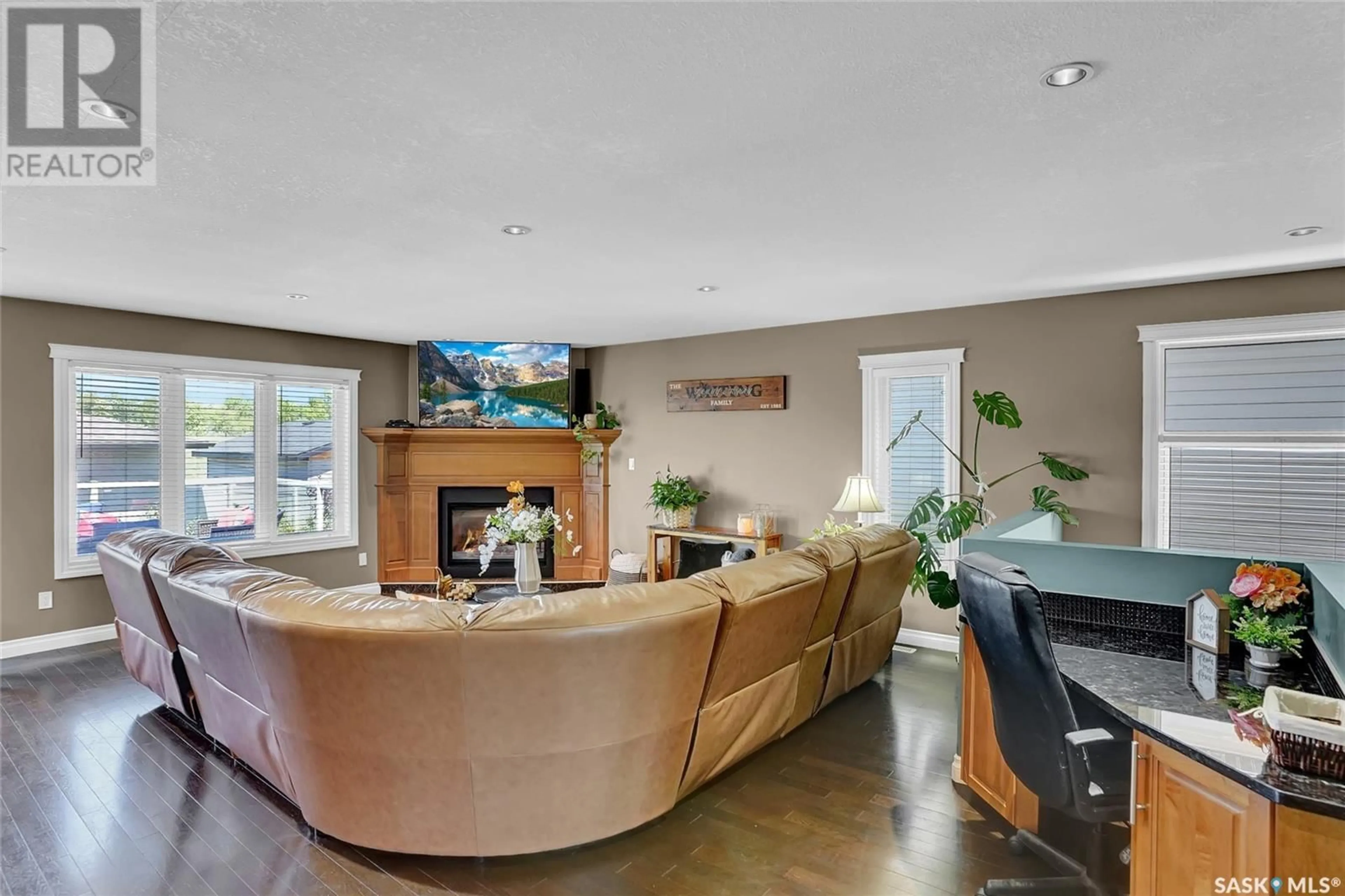 Living room with furniture, unknown for 289 WOOD LILY DRIVE, Moose Jaw Saskatchewan S6J1N9