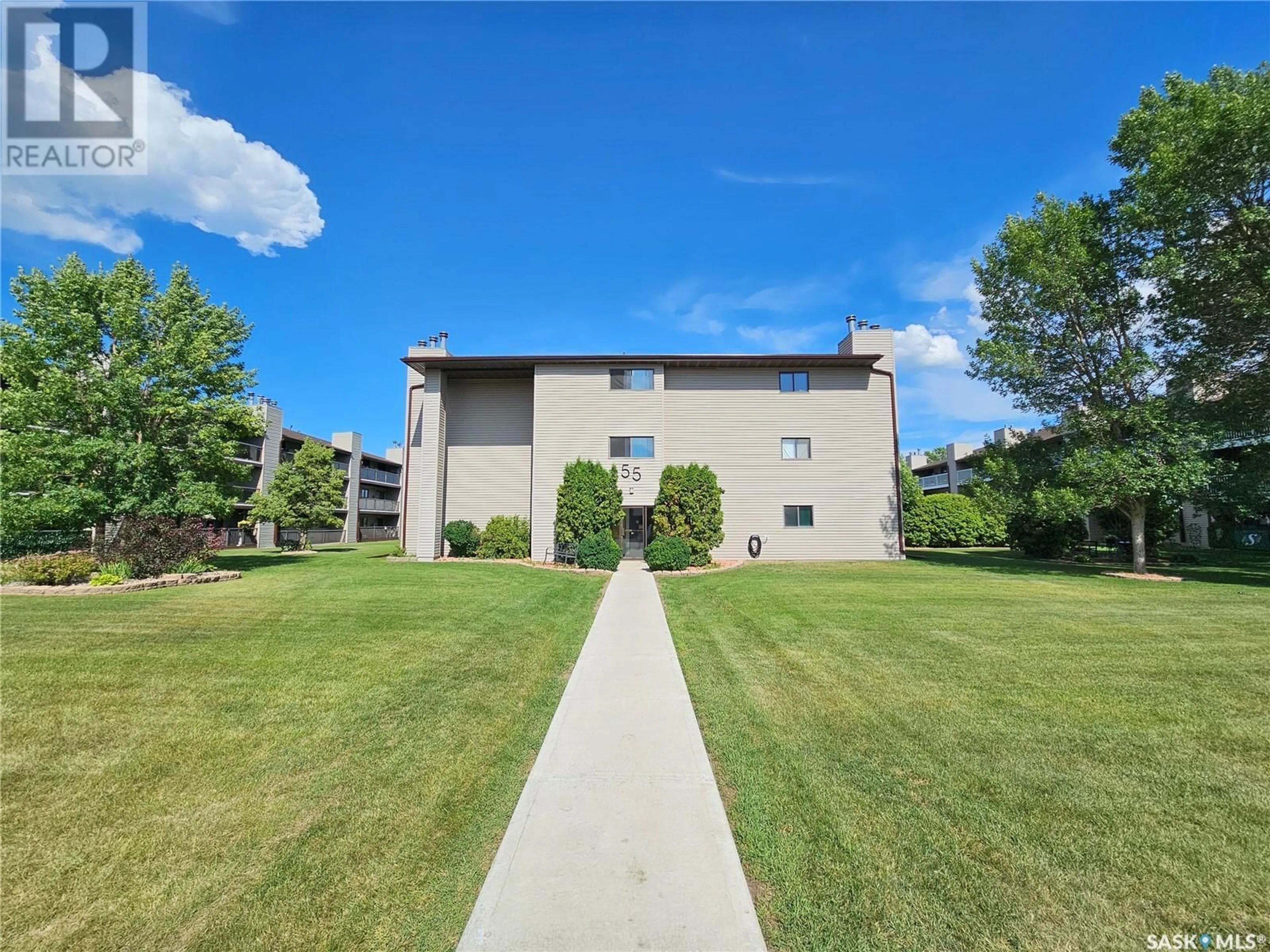 A pic from outside/outdoor area/front of a property/back of a property/a pic from drone, unknown for 204 WOOD LILY DRIVE, Moose Jaw Saskatchewan S6J1H1