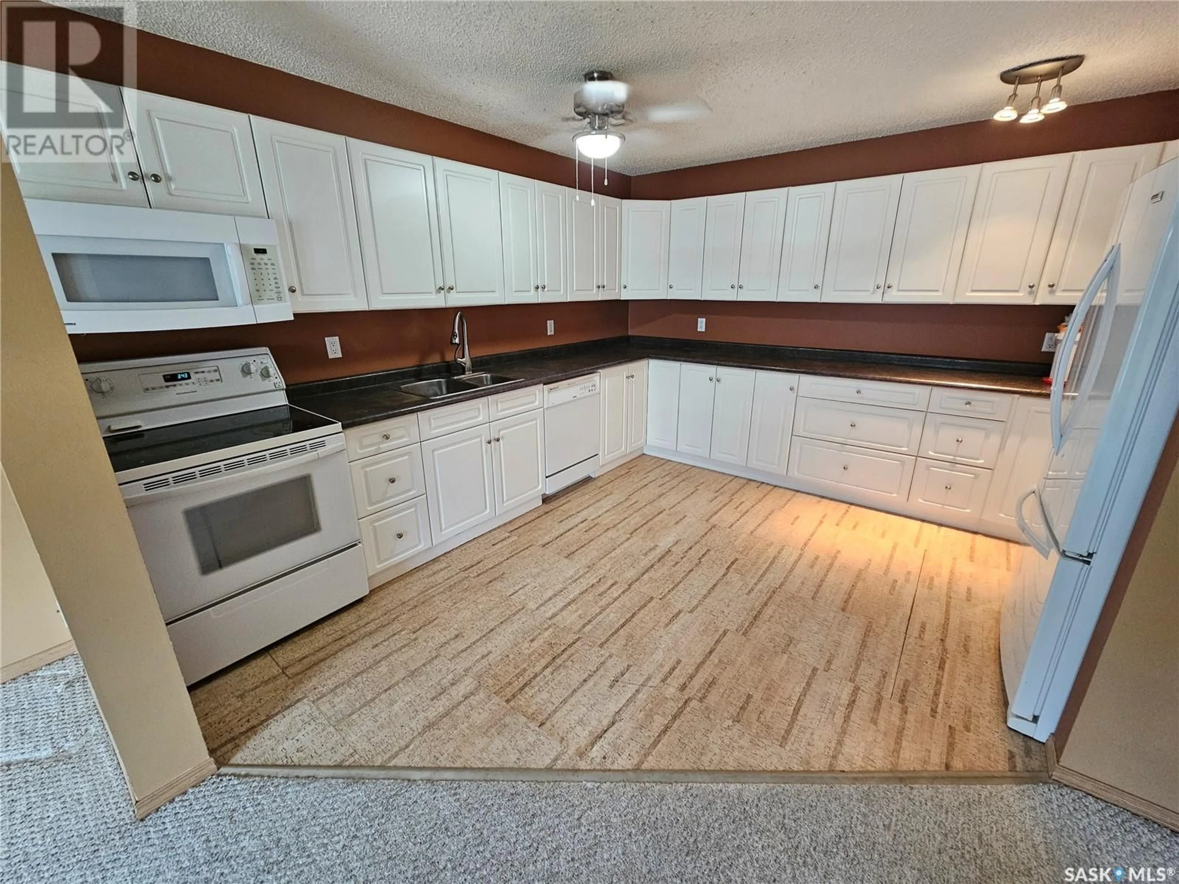 Standard kitchen, unknown for 204 WOOD LILY DRIVE, Moose Jaw Saskatchewan S6J1H1